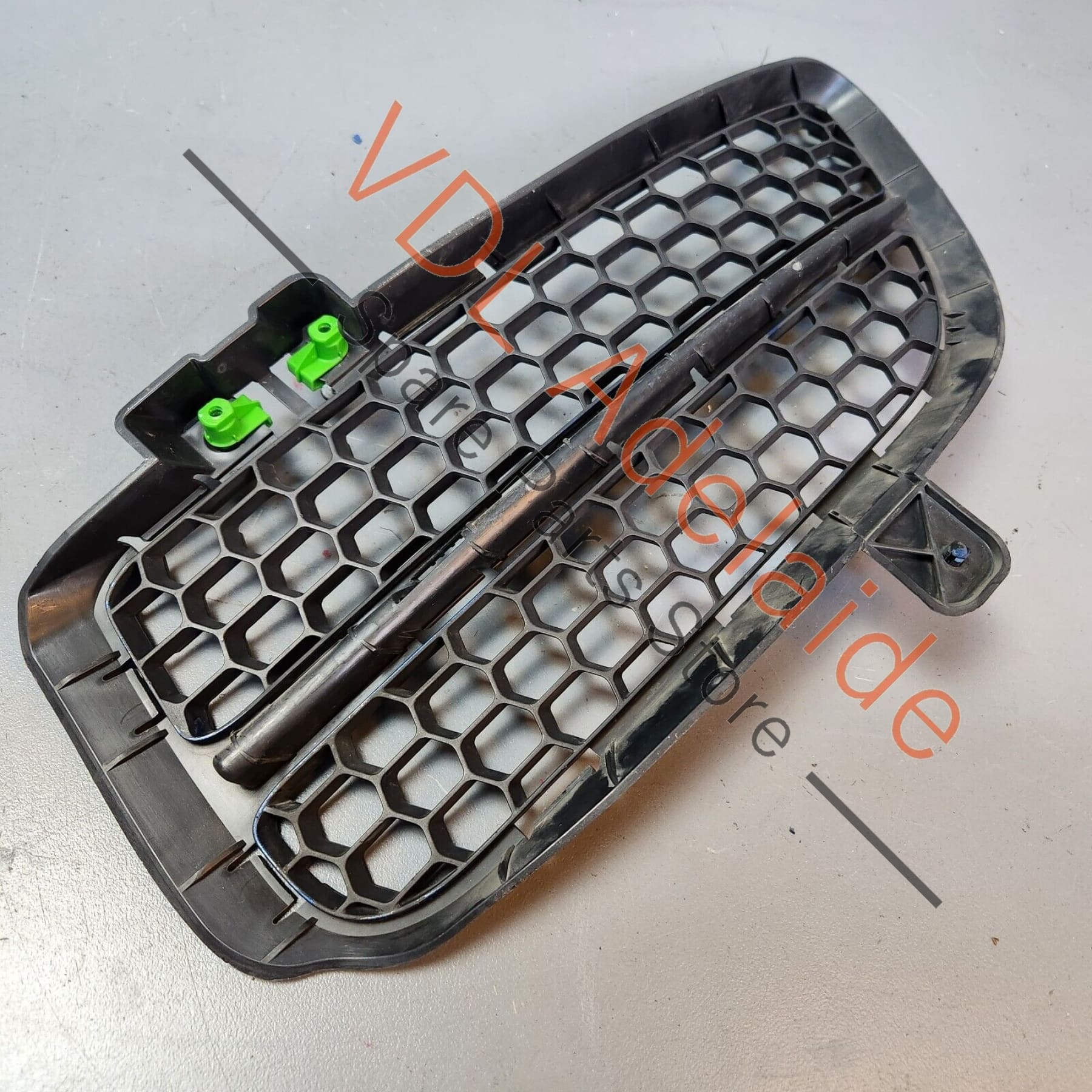 VW Touareg 7L R50 Left Side Lower Bumper Vent Grille Fog Light Surround Trim - Image 4