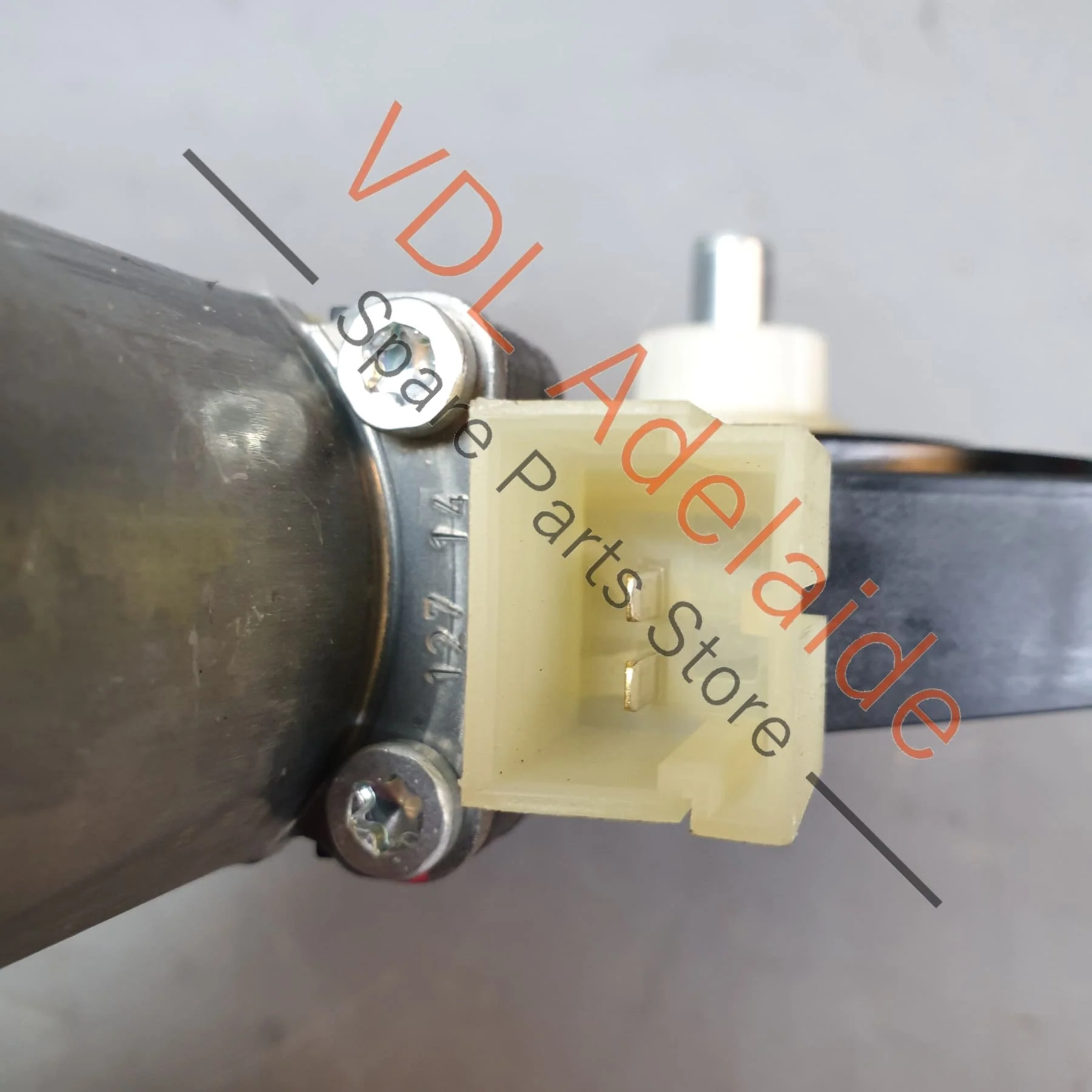 VW Golf Mk7 Front Right Window Regulator Motor 5Q0959802B - Image 3