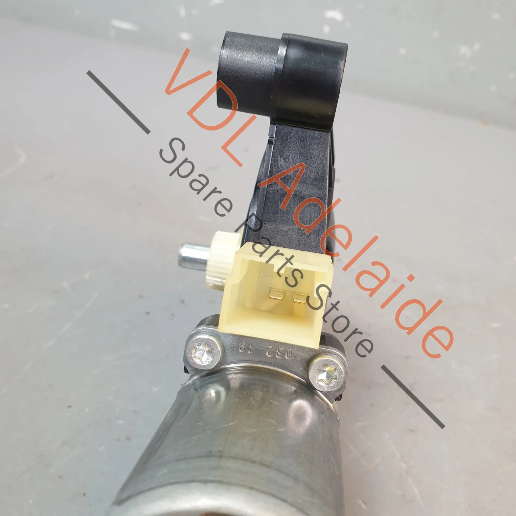 VW Golf MK7 Front Right Window Regulator Motor 5Q0959802C - Image 3