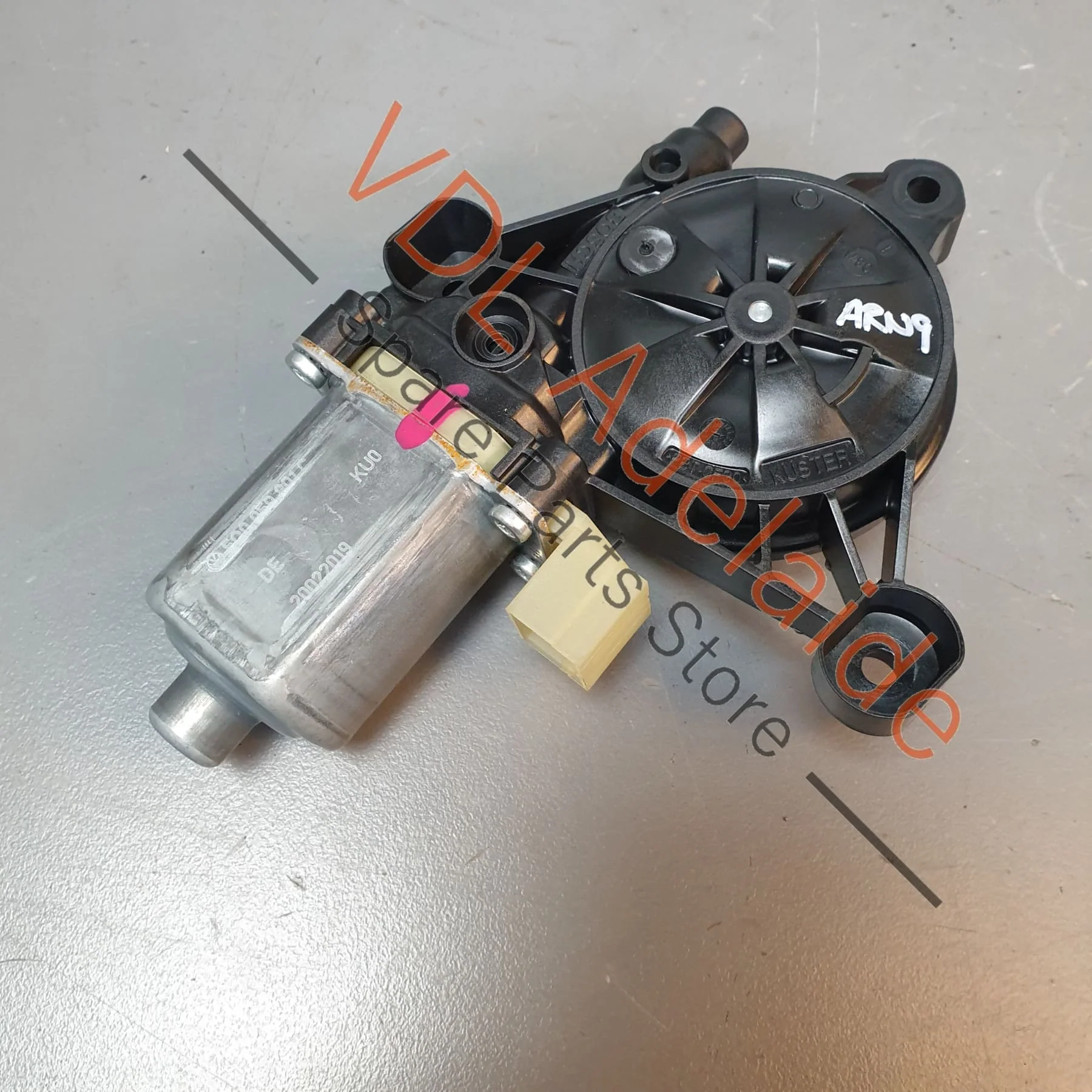 VW Golf MK7 Front Left Window Regulator Motor 5Q0959801C