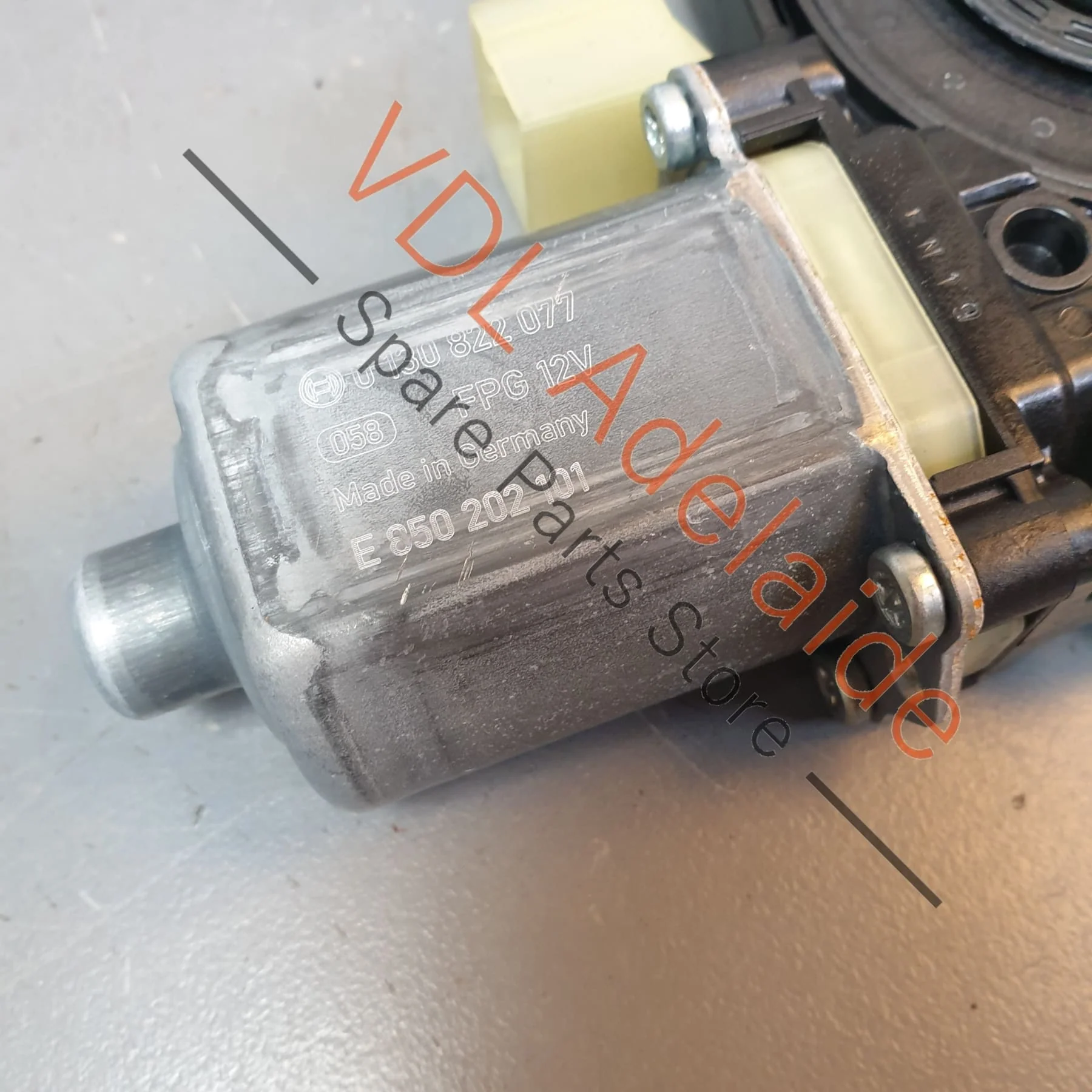 VW Golf MK7 Front Left Window Regulator Motor 5Q0959801C - Image 3