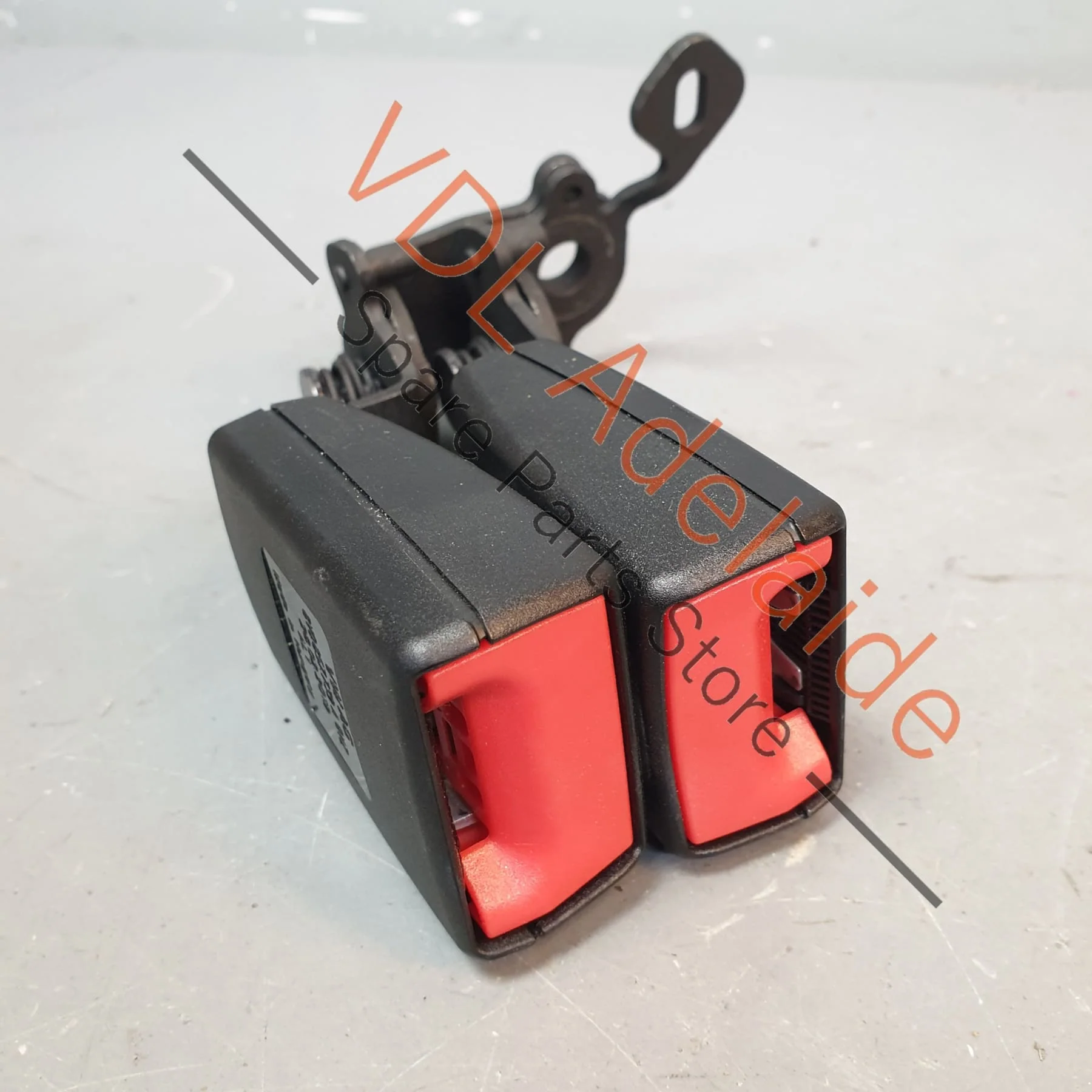 VW Golf Audi A3 Rear Seat Belt Double Clasp Catch Latch 8V0857739 QVZ