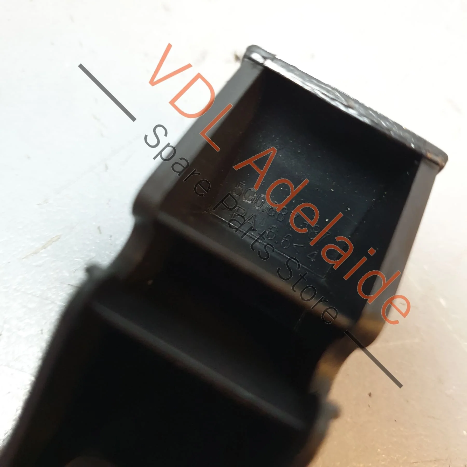 VW Golf MK7 Rear Seat Isofix Trim Clip Inner 5G0887187 - Image 4