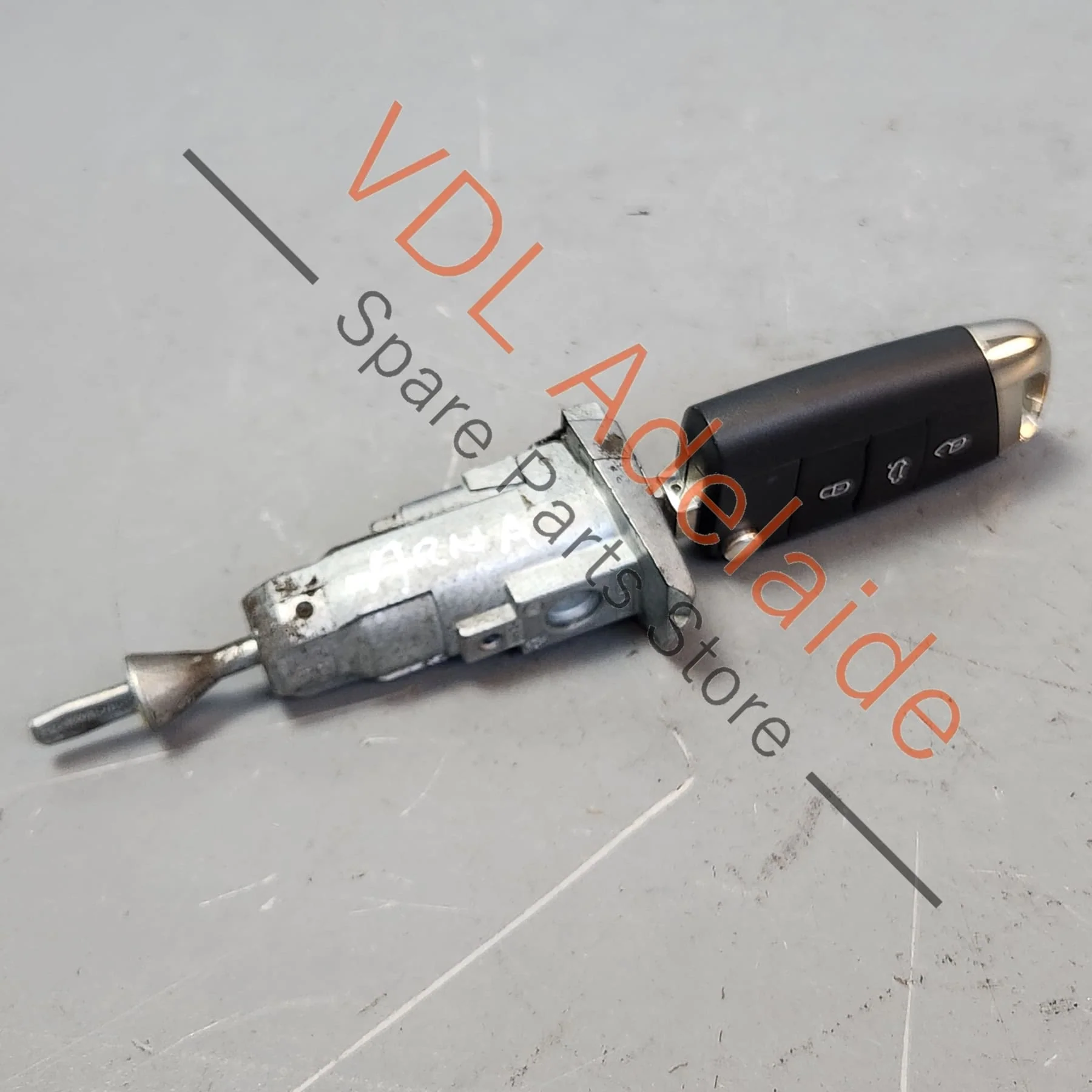 VW Golf MK7 Exterior Door Lock & Matching Blade Key 107837168CL - Image 2