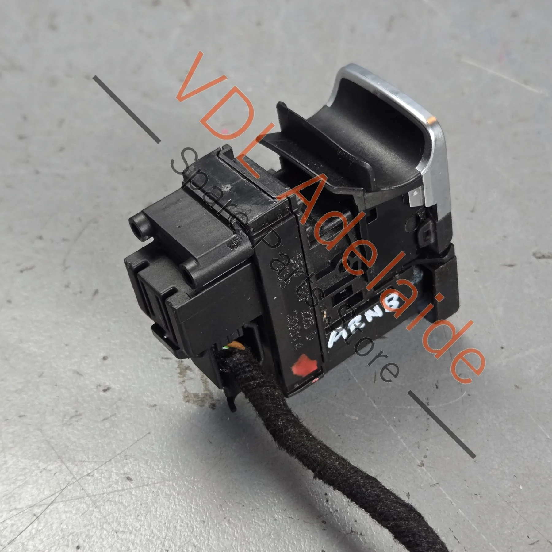 VW Golf MK7 EPB Park Brake Switch Centre Console 5G0927225D - Image 3