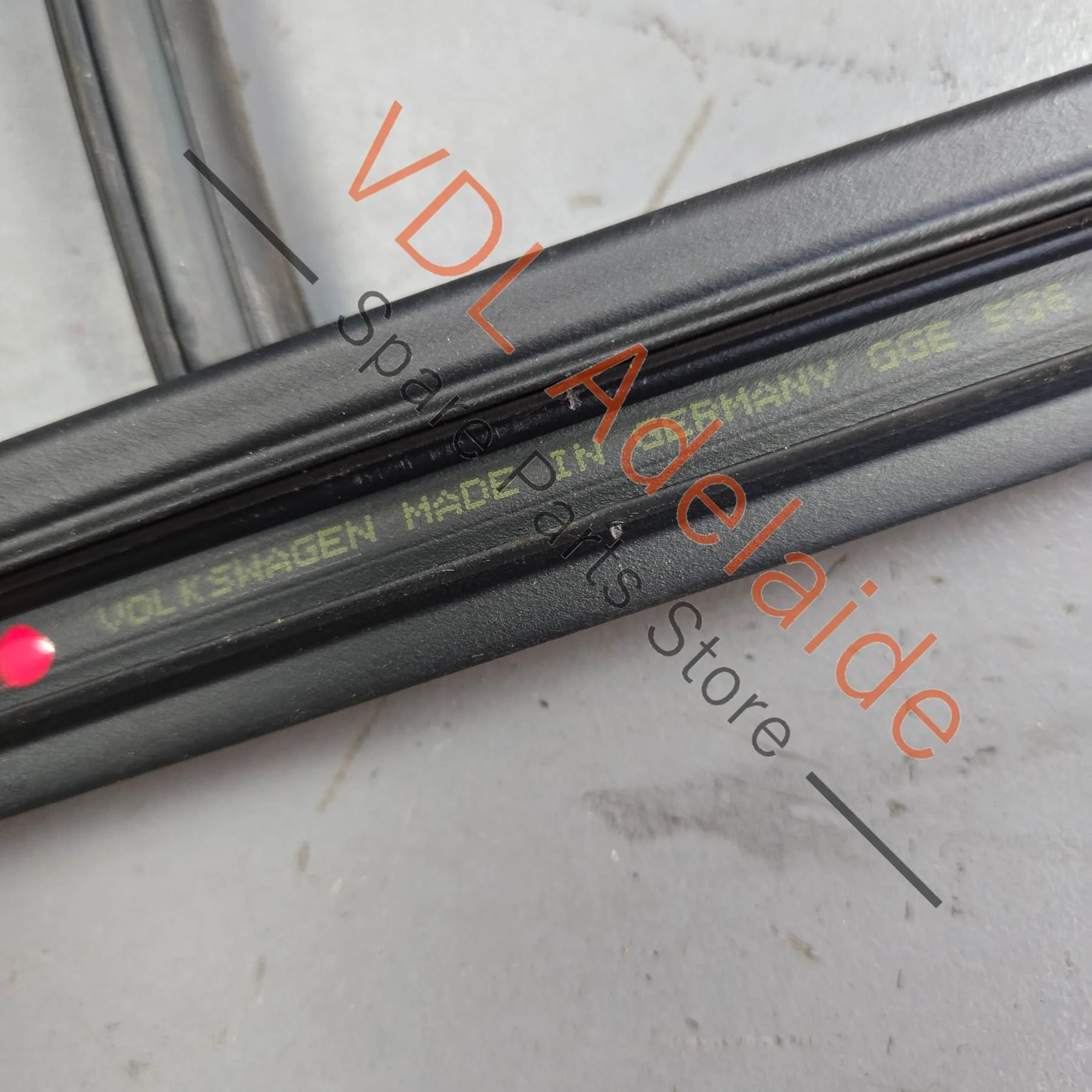 VW Golf MK7 Rear Left Door Frame Window Rubber 5G4839431J 5AP - Image 5
