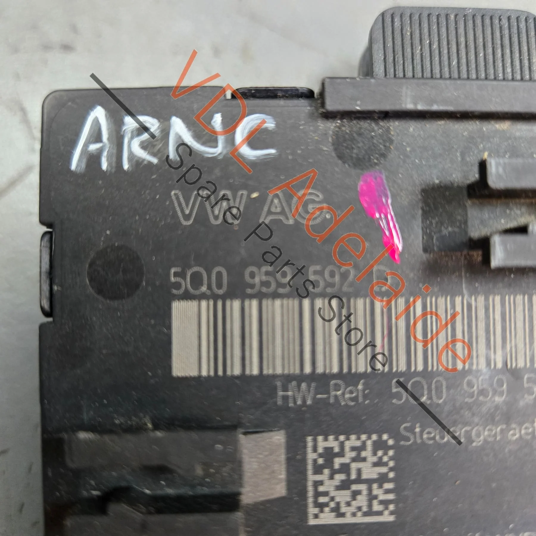 VW Golf MK7 7.5 Front Passengers Door Control Unit 5Q0959592D - Image 2