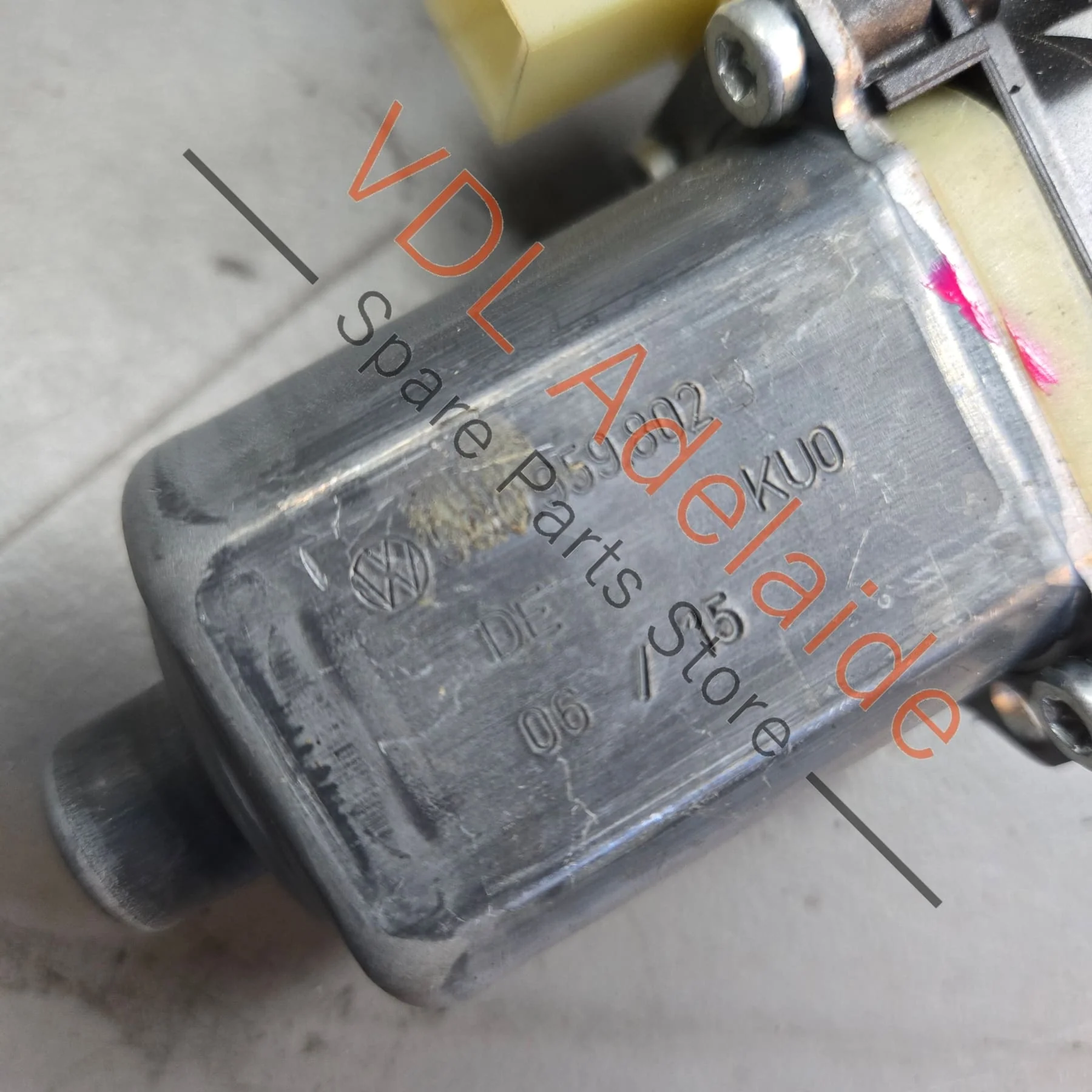 VW Golf MK7 Front Right Window Regulator Motor 5Q0959802B 8W0959802 - Image 3
