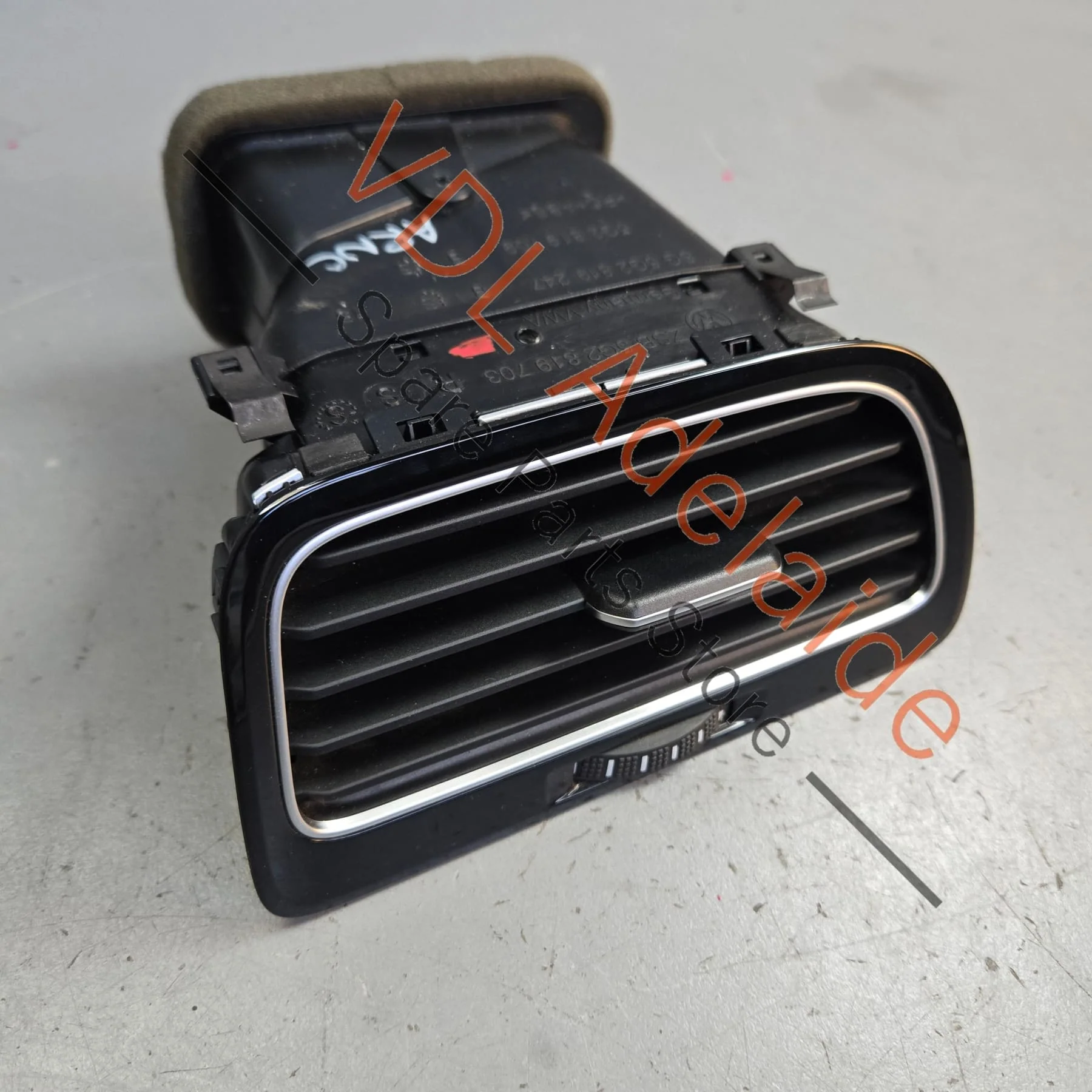 VW Golf MK7 7.5 Left Side Dash Air Vent AC 5G2819703R QYI Gloss Black - Image 2