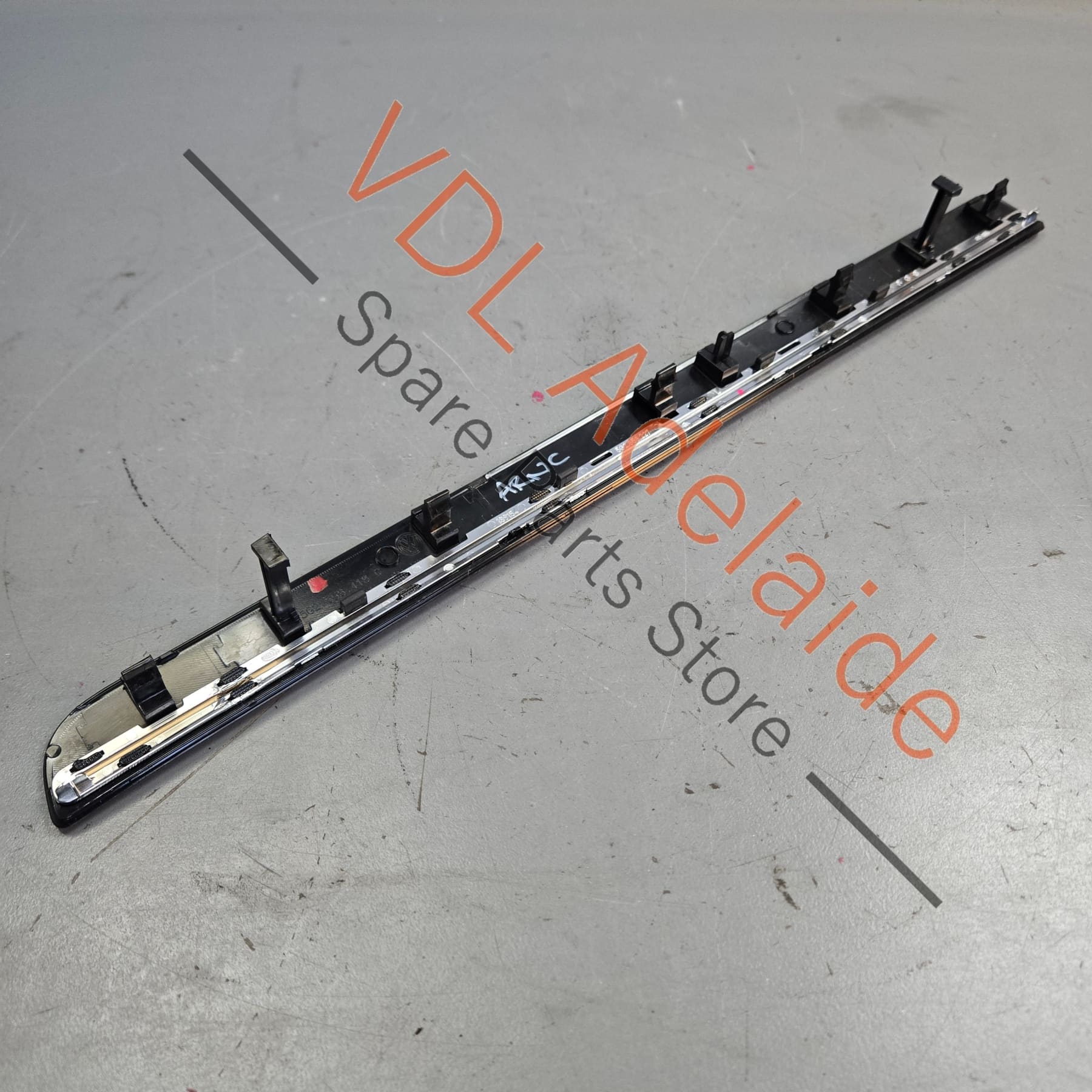 VW Golf MK7 7.5 Dashboard Inlay Trim Dark Carbon look 5G2858418C CSJ - Image 3