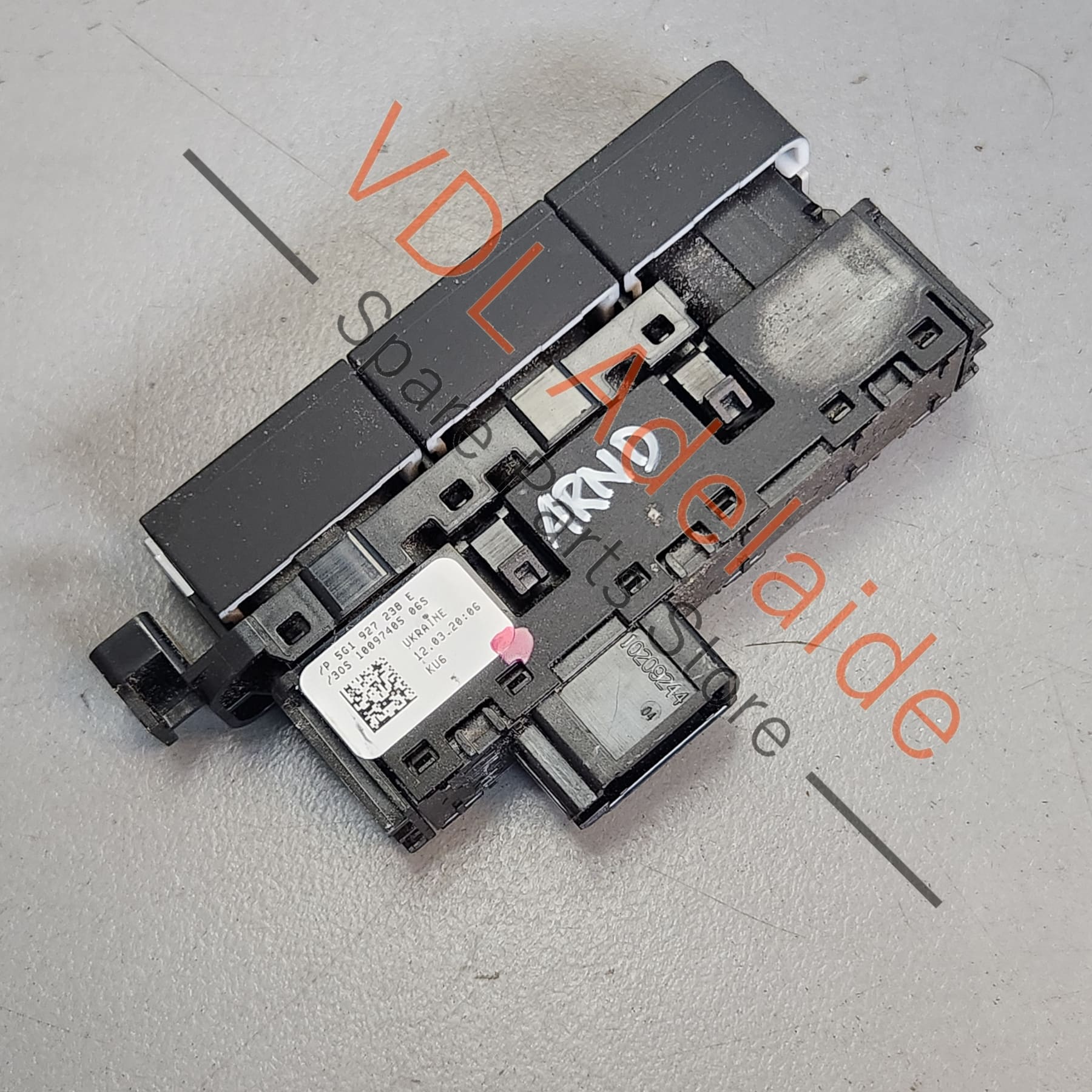 VW Golf MK7 7.5 Centre Console Button for Parking Aid Switch 5G1927238E WZU - Image 2