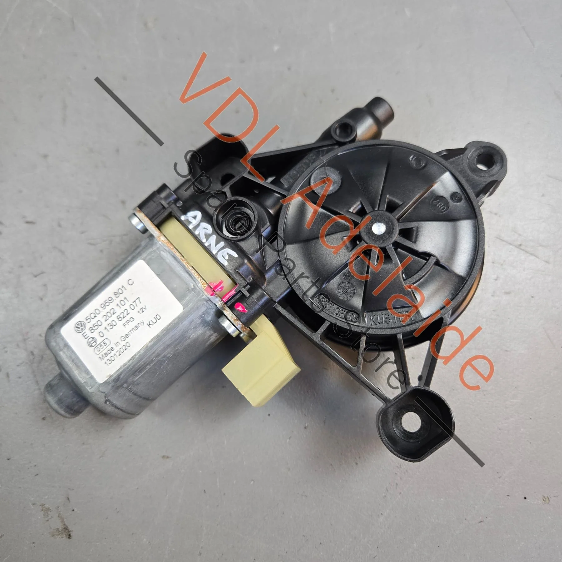VW Golf MK7 Front Left Window Regulator Motor 5Q0959801C