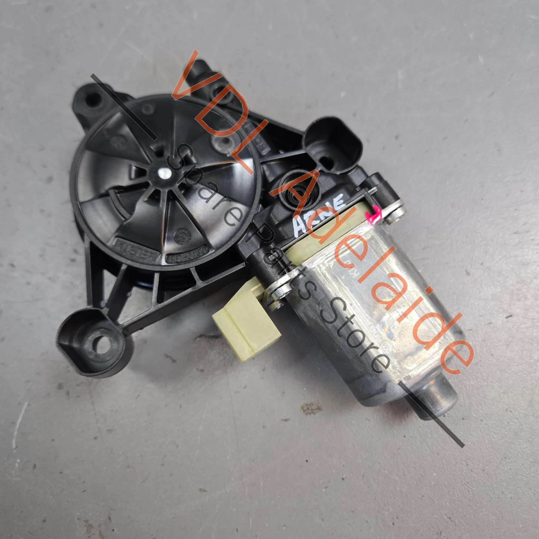 VW Golf MK7 Front Right Window Regulator Motor 5Q0959802C