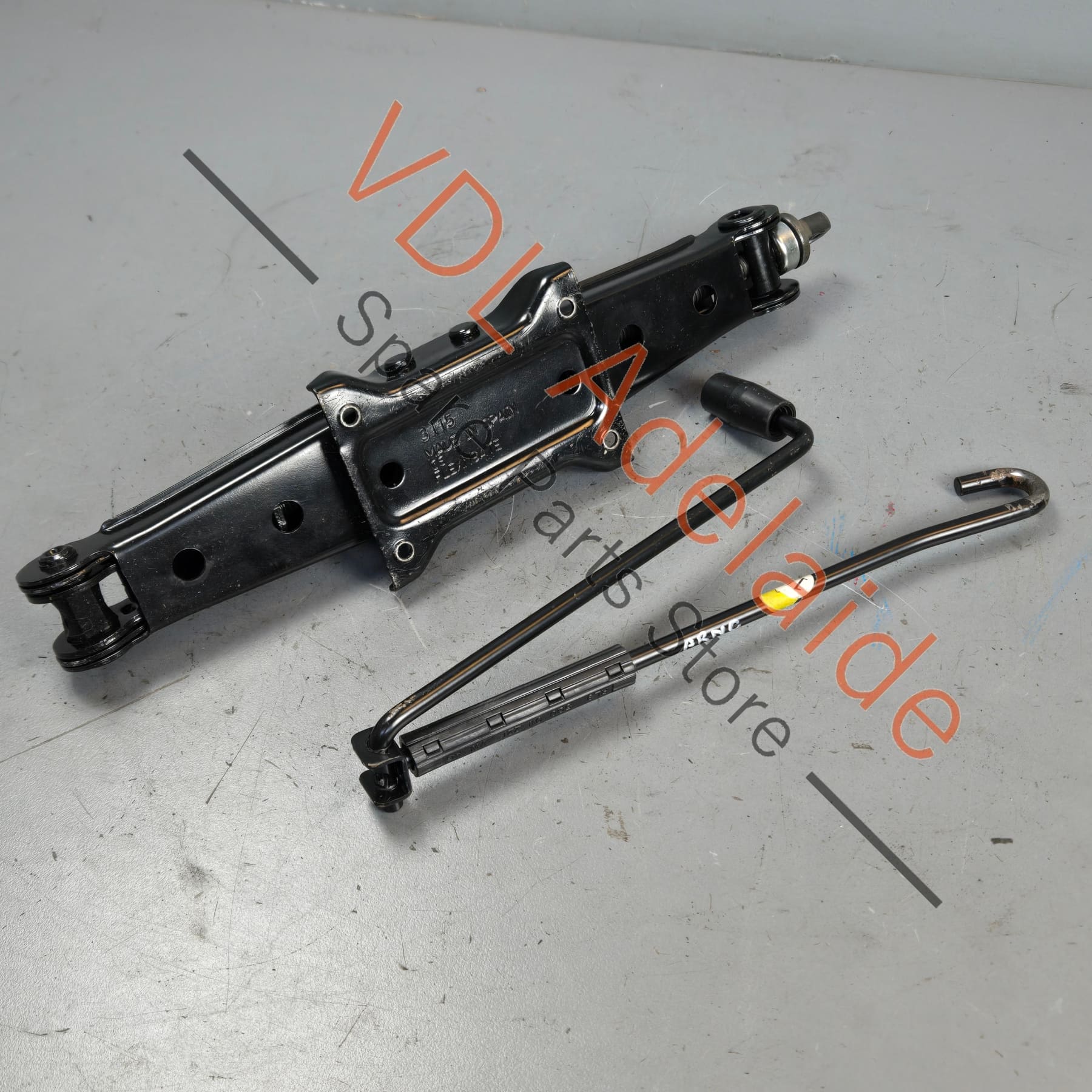 VW Golf MK7 Emergency Flat Tyre Jack 5Q0011031D - Image 3