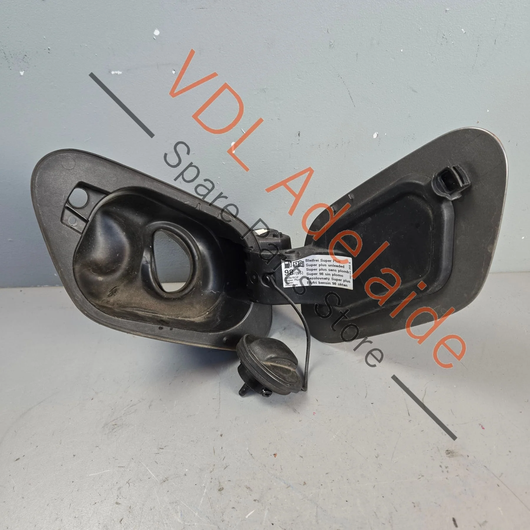 VW Golf MK7 Fuel Filler Lid Door 5G0809857 5G0809909 Z1 / A7N Limestone Grey - Image 2