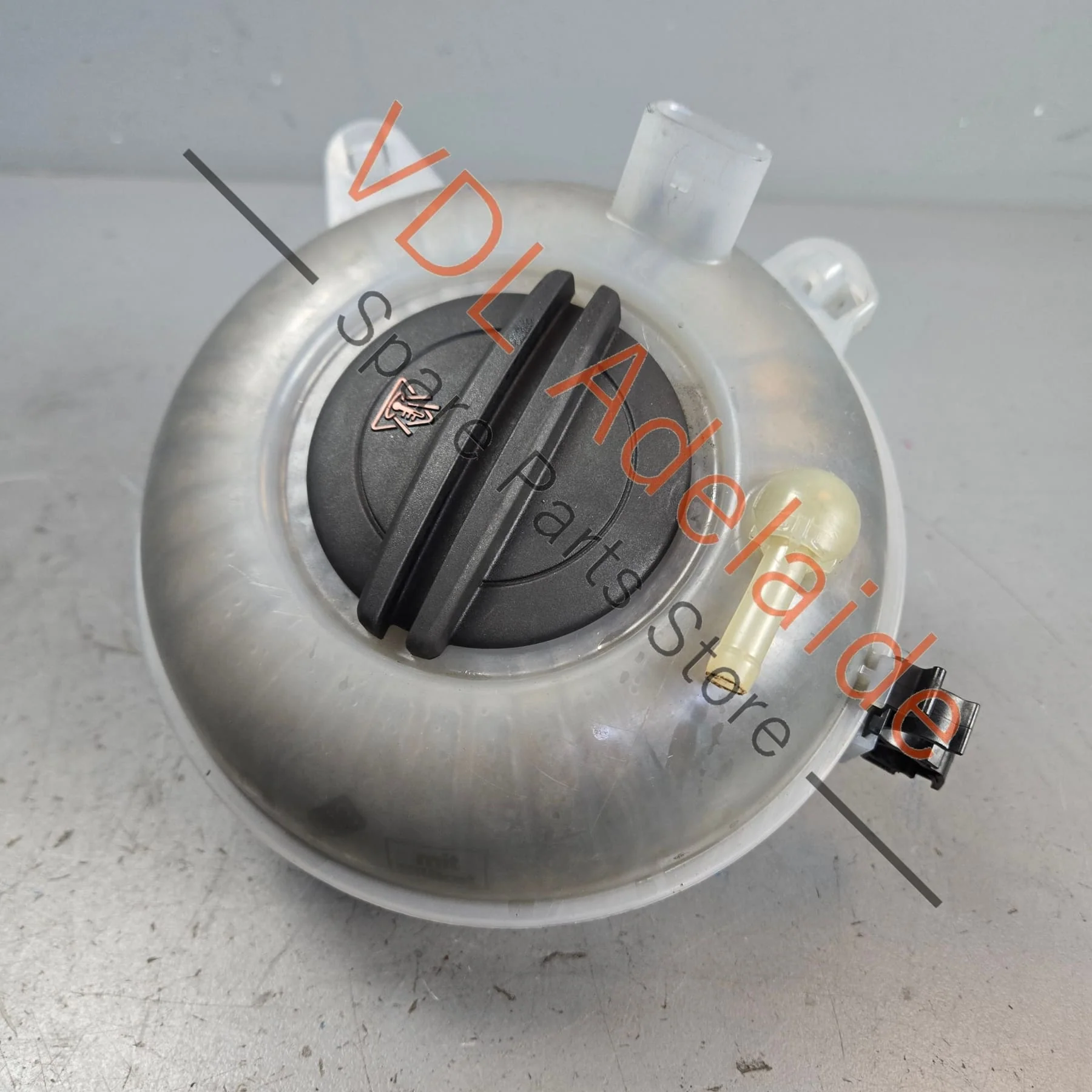 VW Golf MK7 Water Coolant Tank Reservoir with Cap 2Q0121321A 5Q0121407T - Image 2