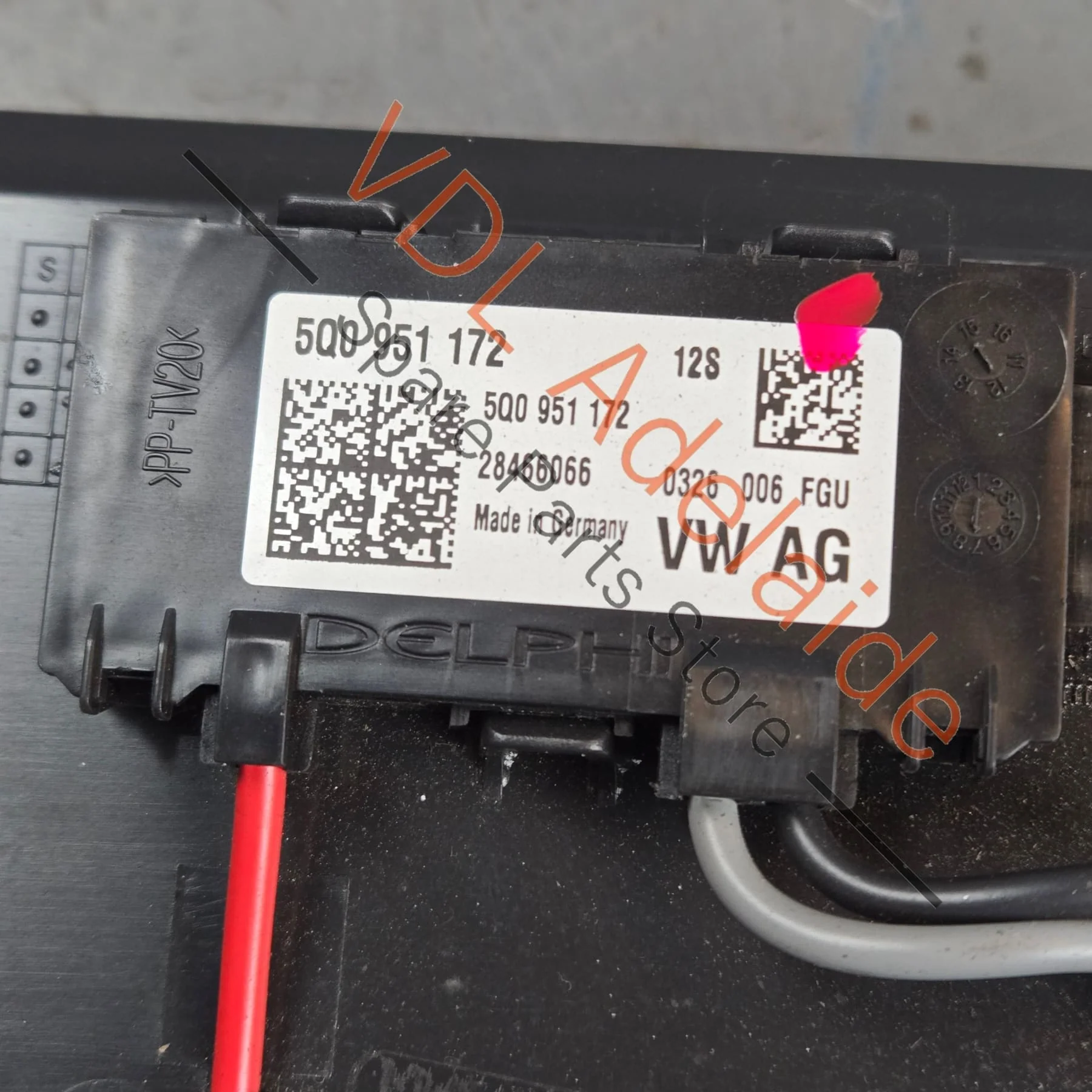 VW Golf MK7 Overhead Roof Console Storage Tray for Glasses w Anti Theft Sensor Alarm 5Q0951172A - Image 7