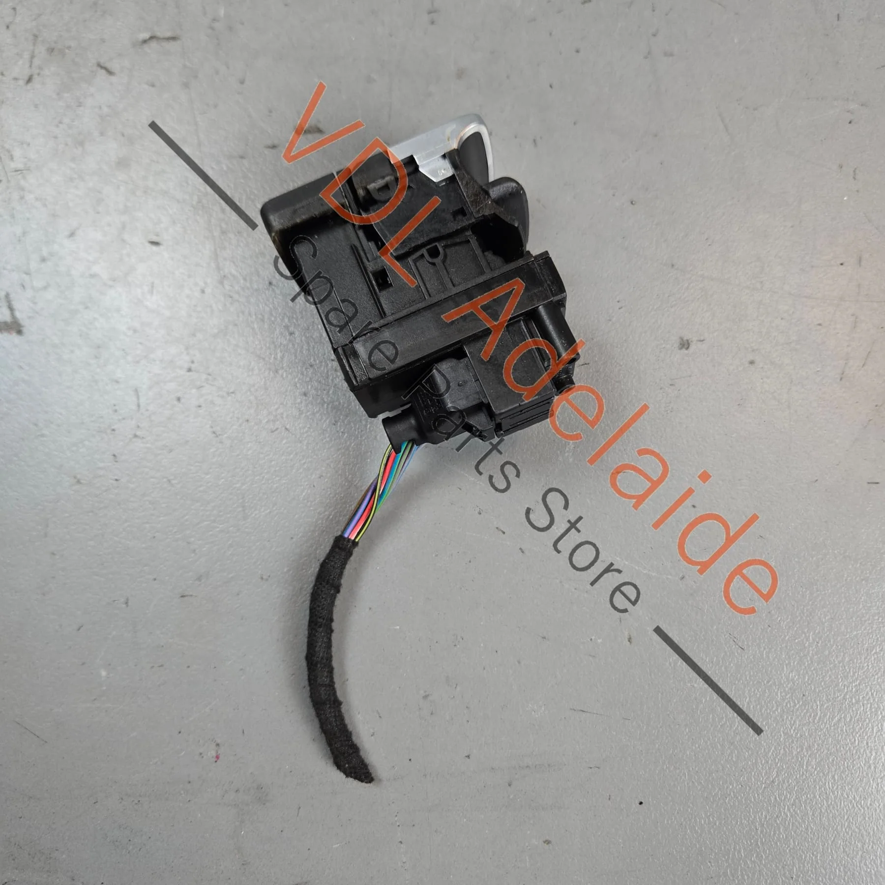 VW Golf MK7 7.5 EPB Park Brake Switch Centre Console 5G0927225D - Image 4