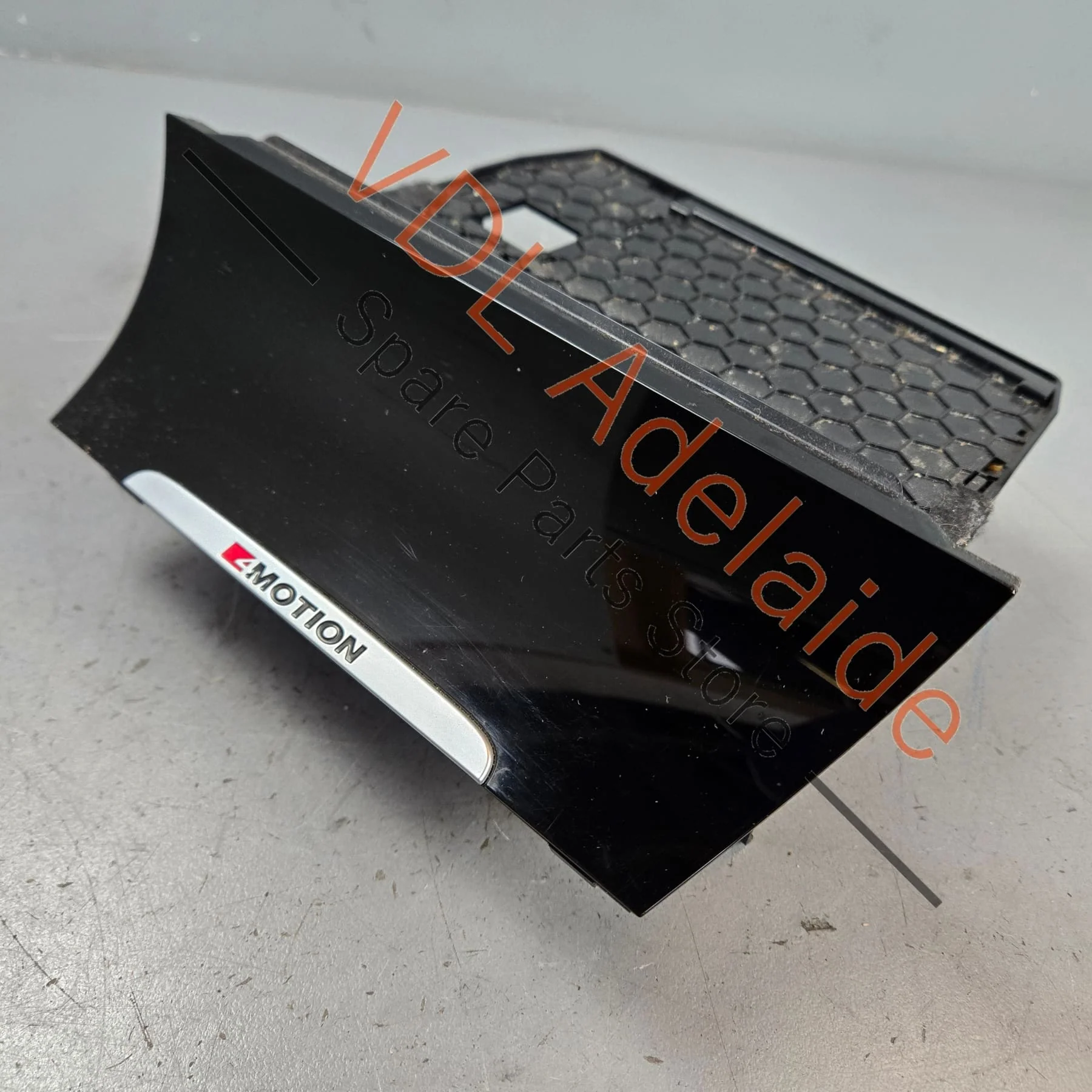 VW Golf Mk7 R 4Motion Centre Console Storage Stowage Cabinet Compartment USB AUX-IN Gloss Black RHD