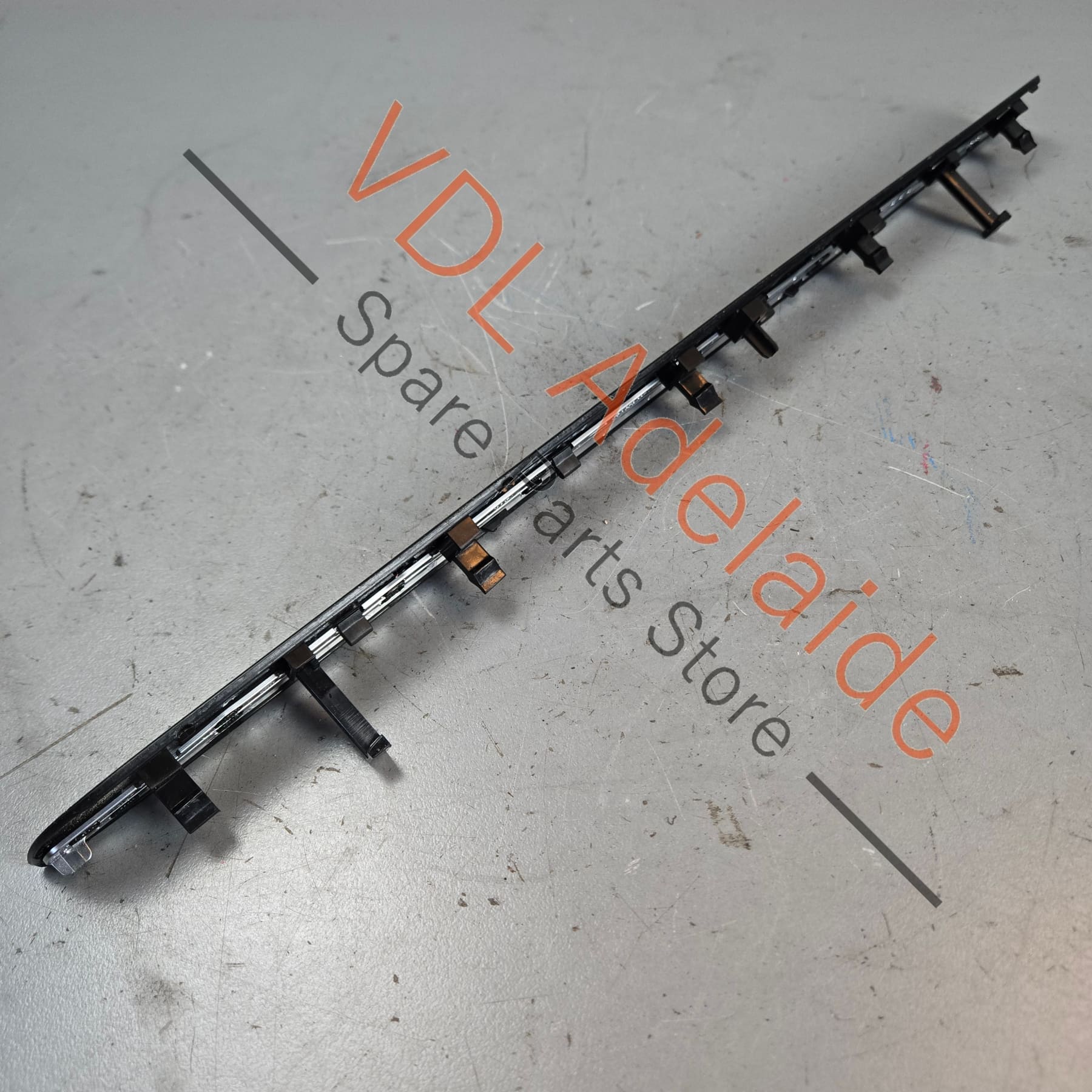 VW Golf MK7 7.5 Dashboard Inlay Trim Dark Carbon look 5G2858418C CSJ - Image 3