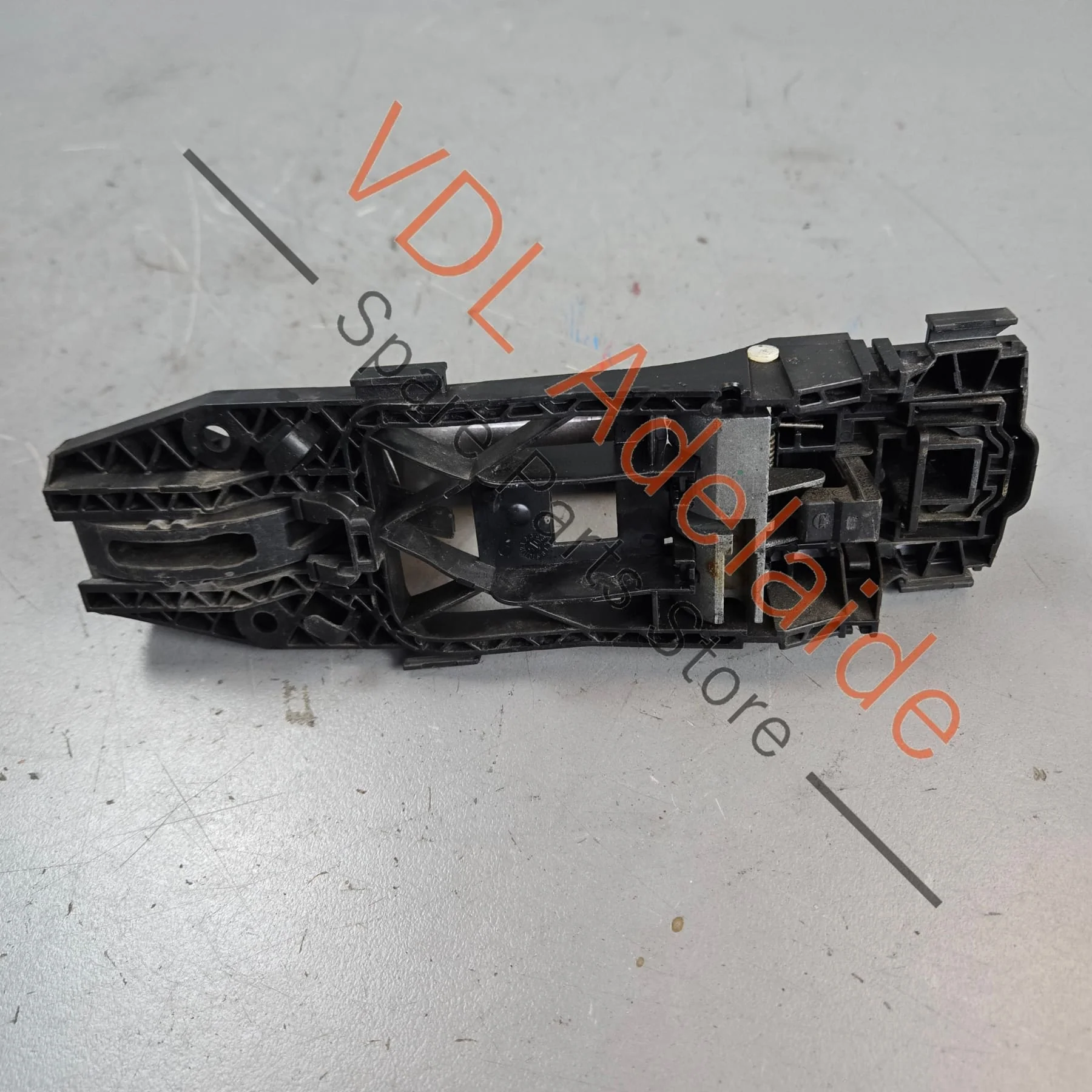 VW Golf R MK7 7.5 Exterior Door Handle Right 5G0837206N Limestone Grey - Image 4