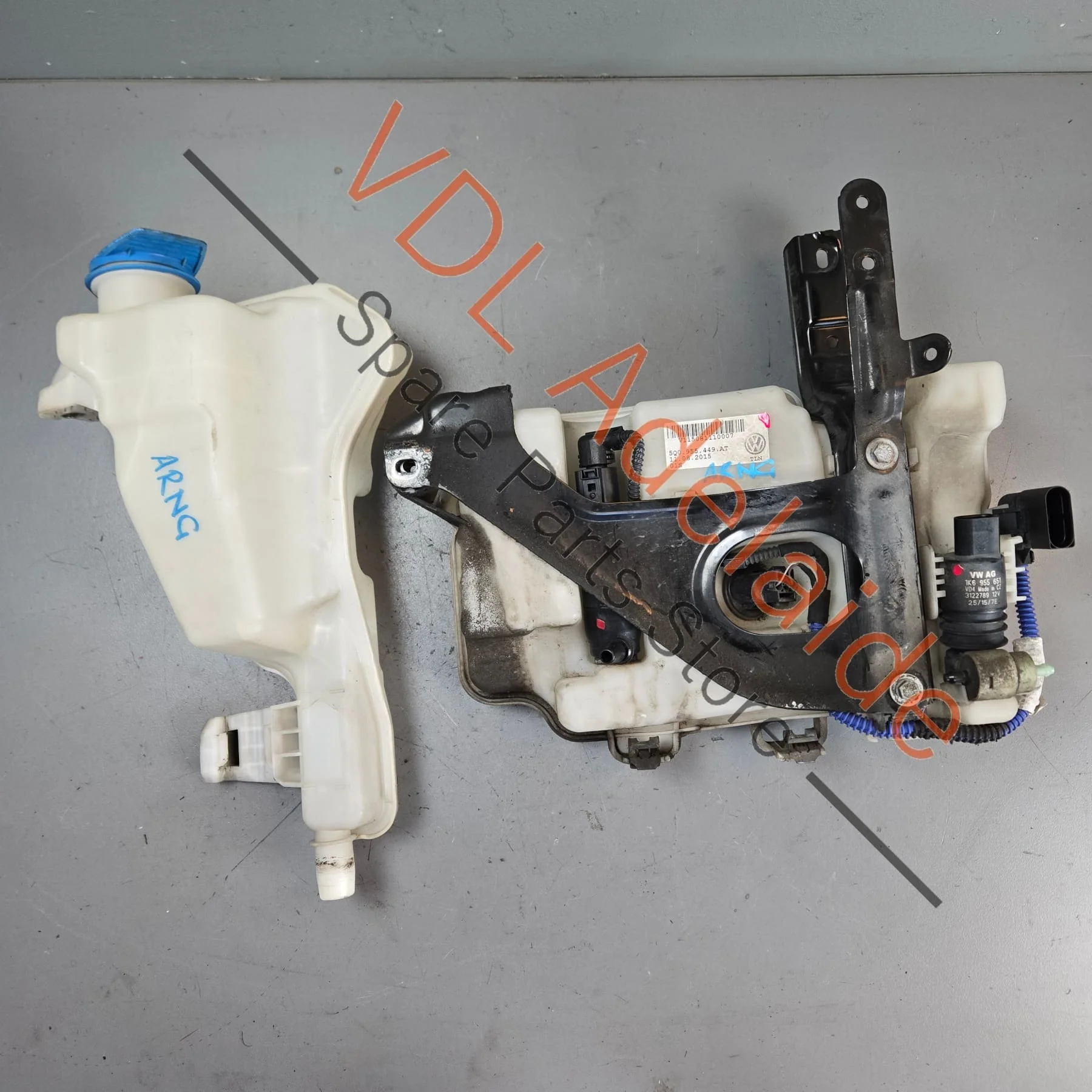 VW Golf R MK7 Windscreen Washer Bottle Tank Reservoir System - Image 4
