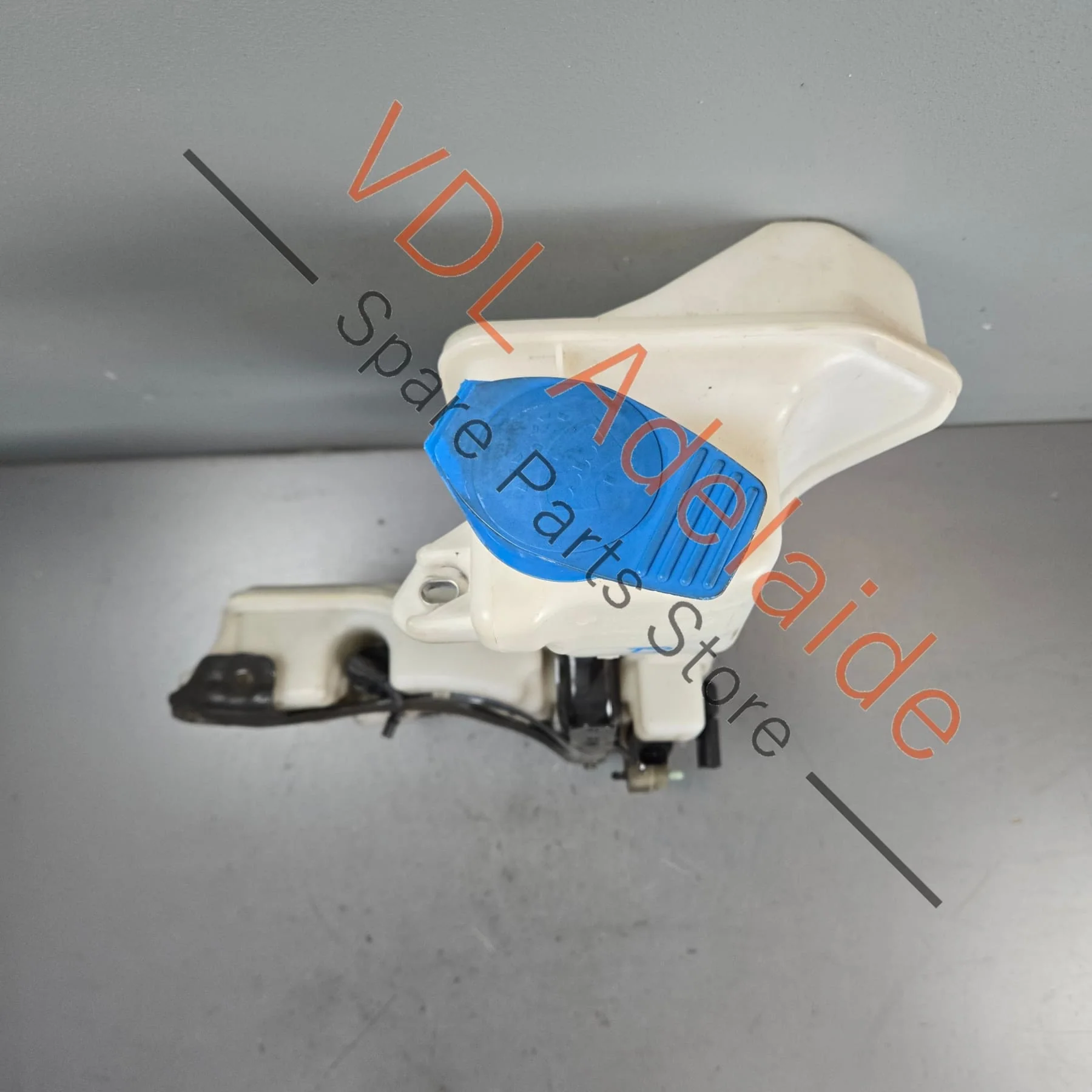 VW Golf R MK7 Windscreen Washer Bottle Tank Reservoir System - Image 8