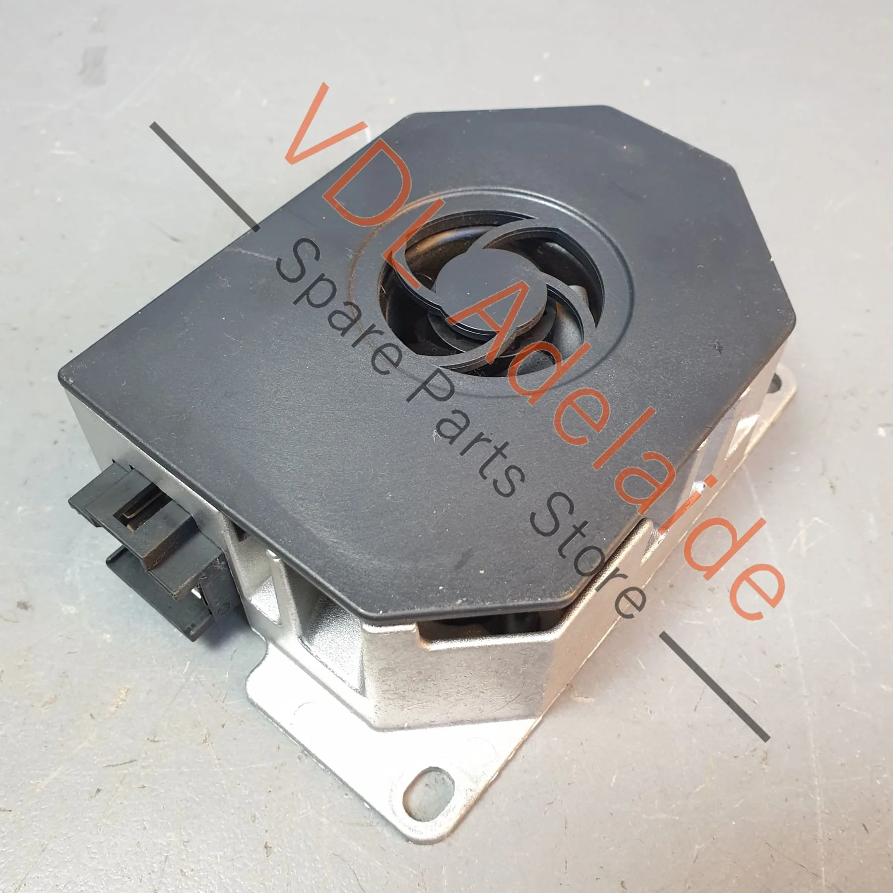 Mercedes Audio Amplifier Harman Becker A2118705189 - Image 2