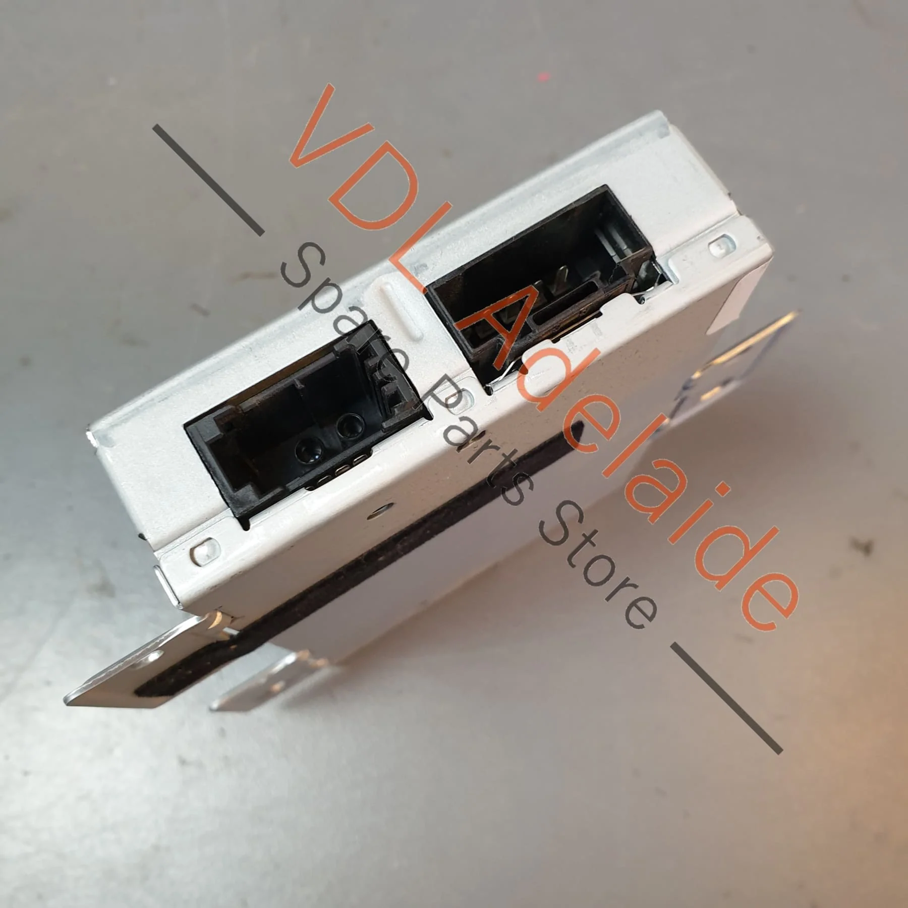 Mercedes W164 Media Interface Control Module in Glovebox A2049005704 - Image 4