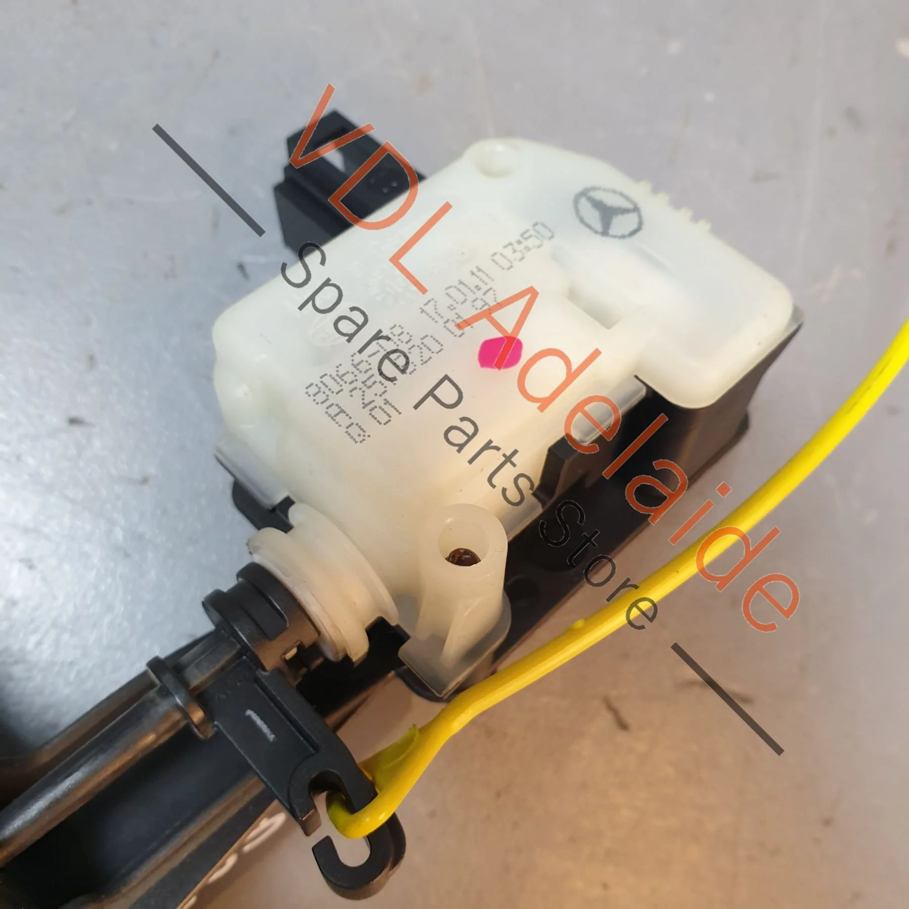 Mercedes W164 ML Class Fuel Door Release Mechanism Motor Lock Catch A2516390107 - Image 2