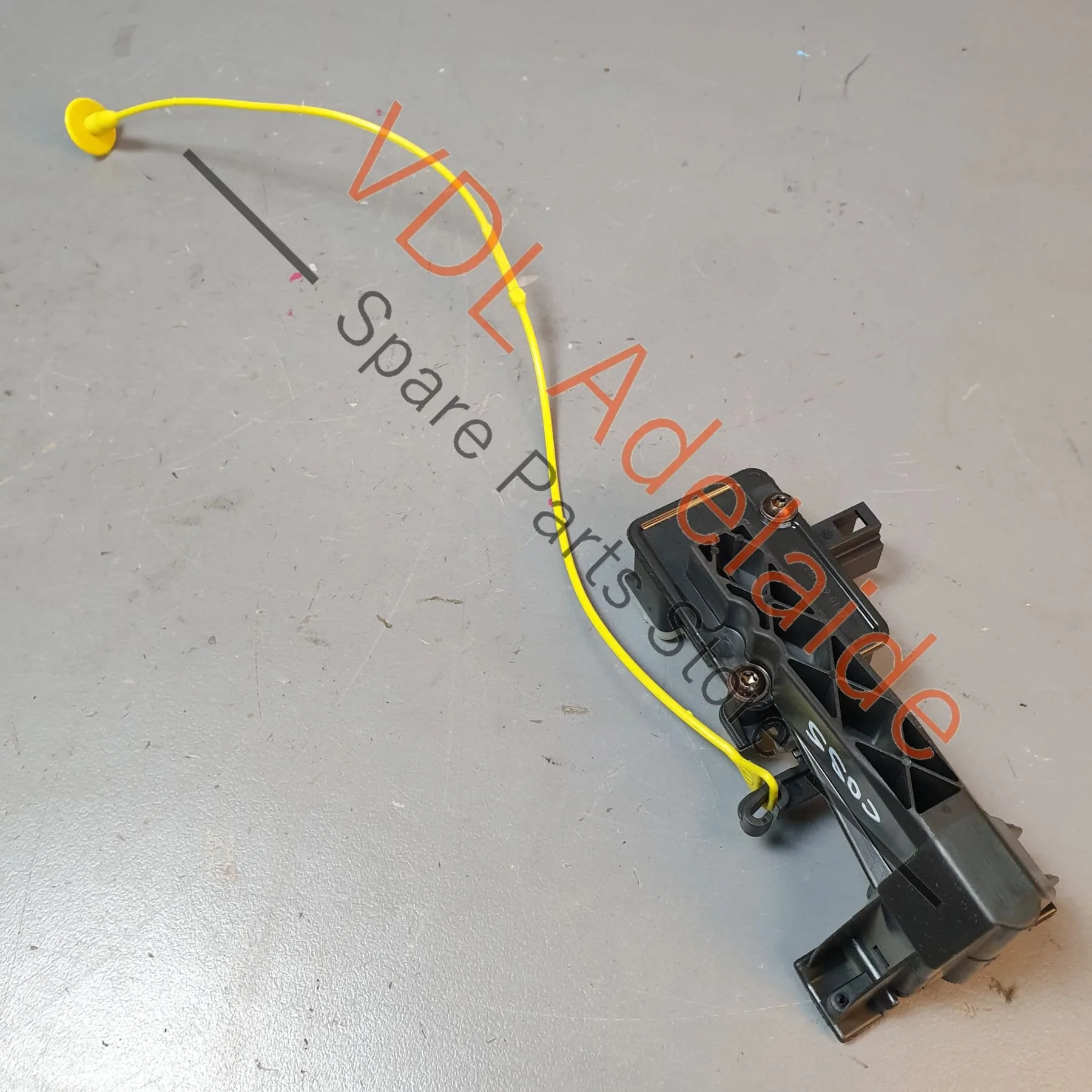 Mercedes W164 ML Class Fuel Door Release Mechanism Motor Lock Catch A2516390107 - Image 5