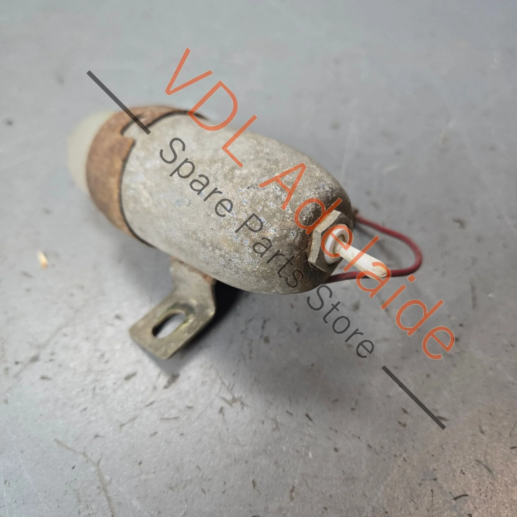 Datsun 1600 510 Original Under Hood Bonnet Light for Emergency Breakdowns - Image 3