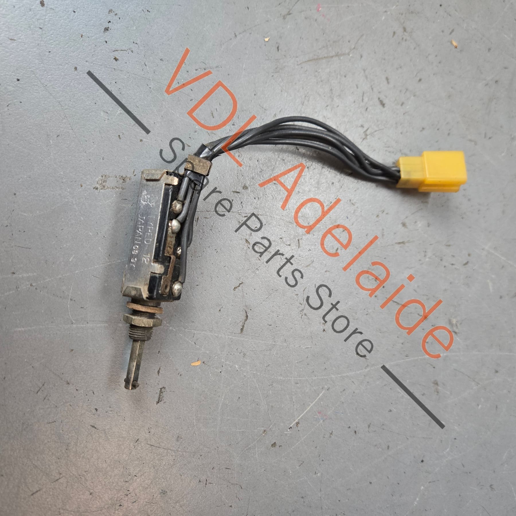 Original Datsun 1600 510 Intermittent Wiper and Windscreen Washer Switch 1969-1972 - Image 2