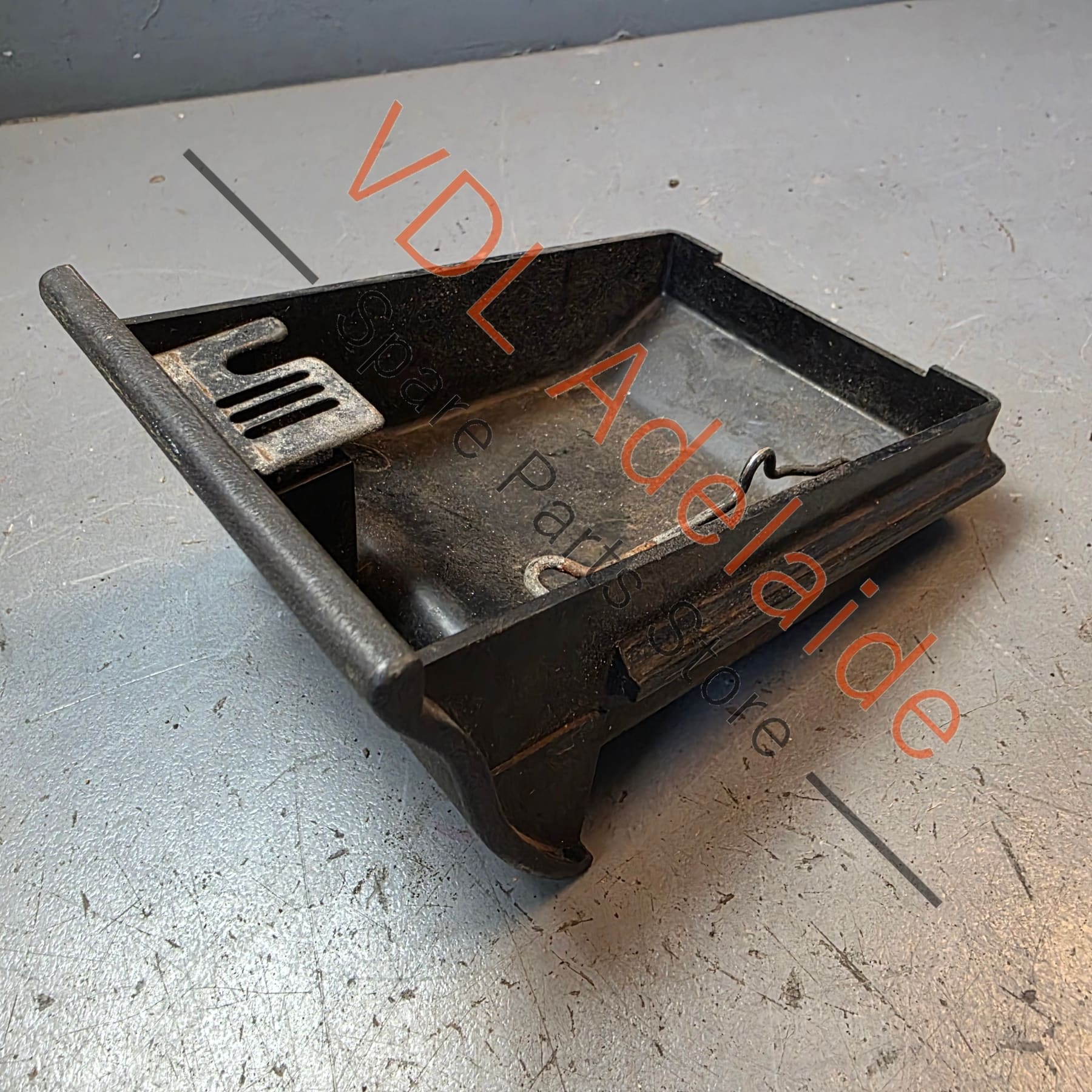 Datsun 1600 510 Centre Ash Tray Ashtray - Image 2
