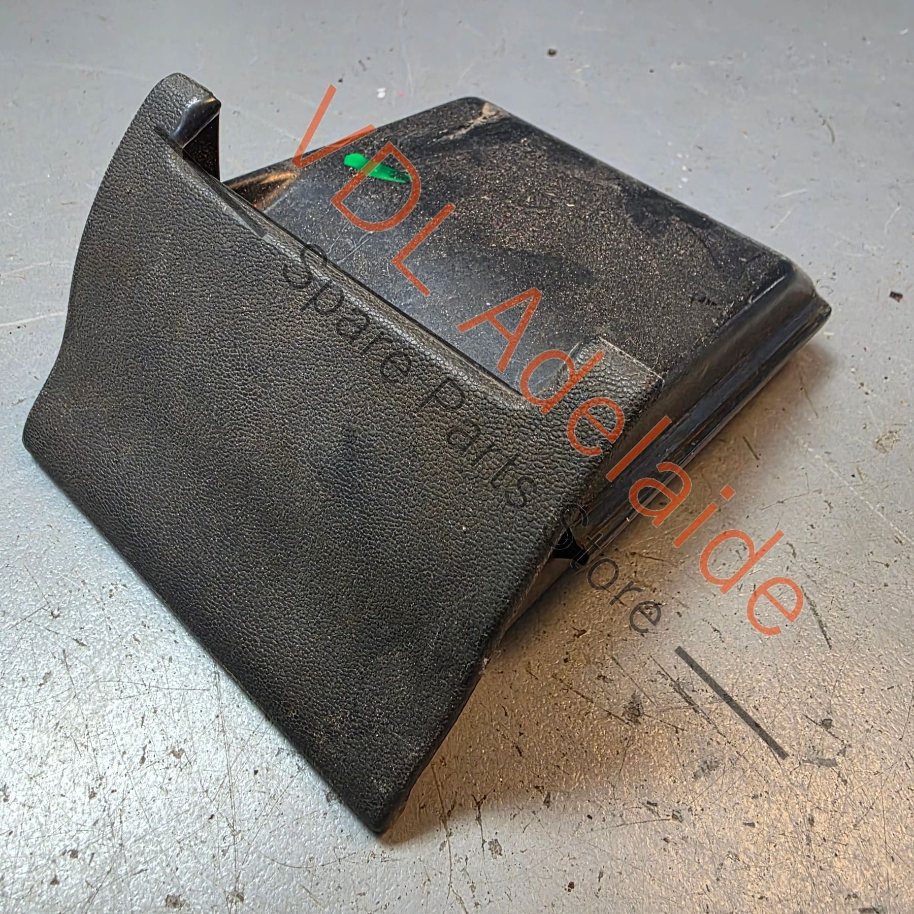Datsun 1600 510 Centre Ash Tray Ashtray - Image 4