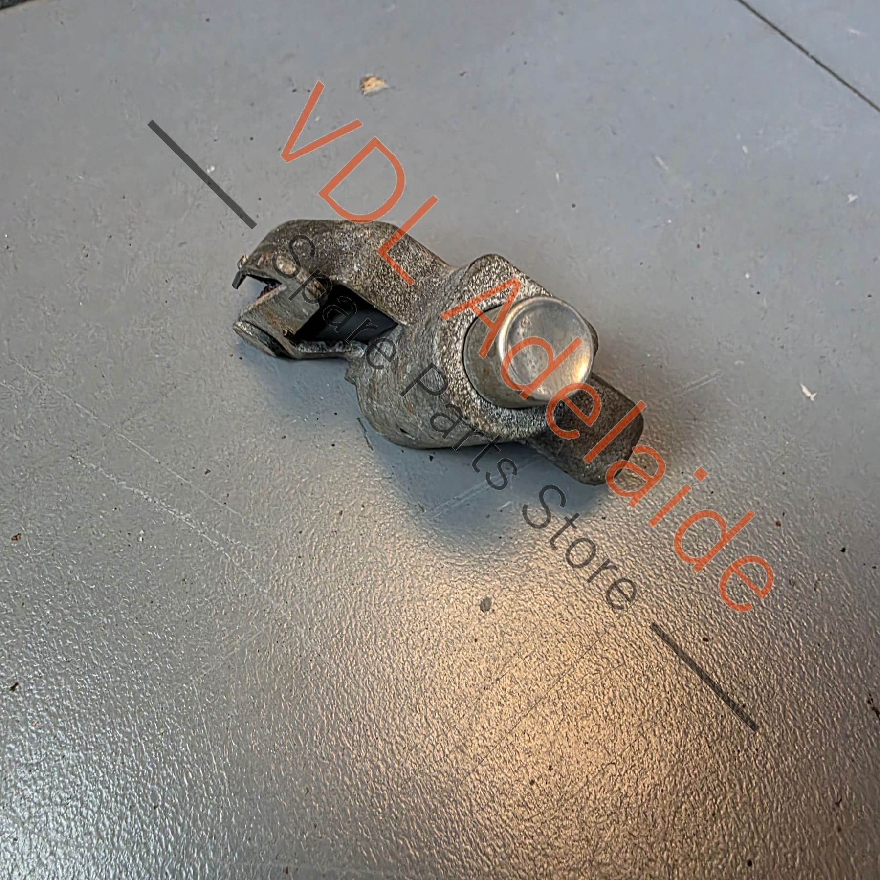 Datsun 1600 510 Original Interior Glovebox Lock Latch Button for 1970's models - Image 4