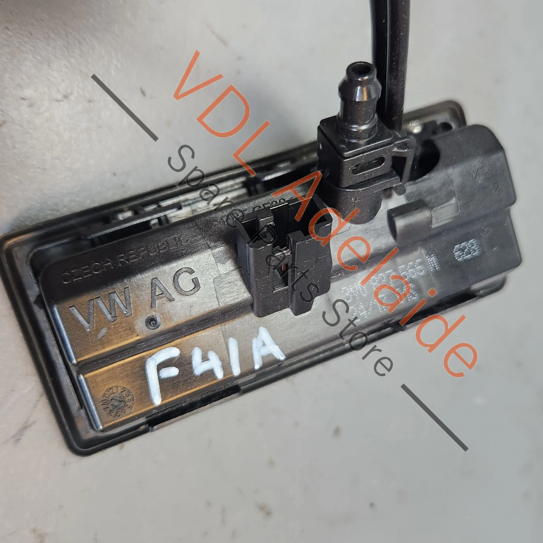 Audi A4 S4 B9 Electric Tailgate Lid Lock Button with Reverse Camera 3V0827566M - Image 8