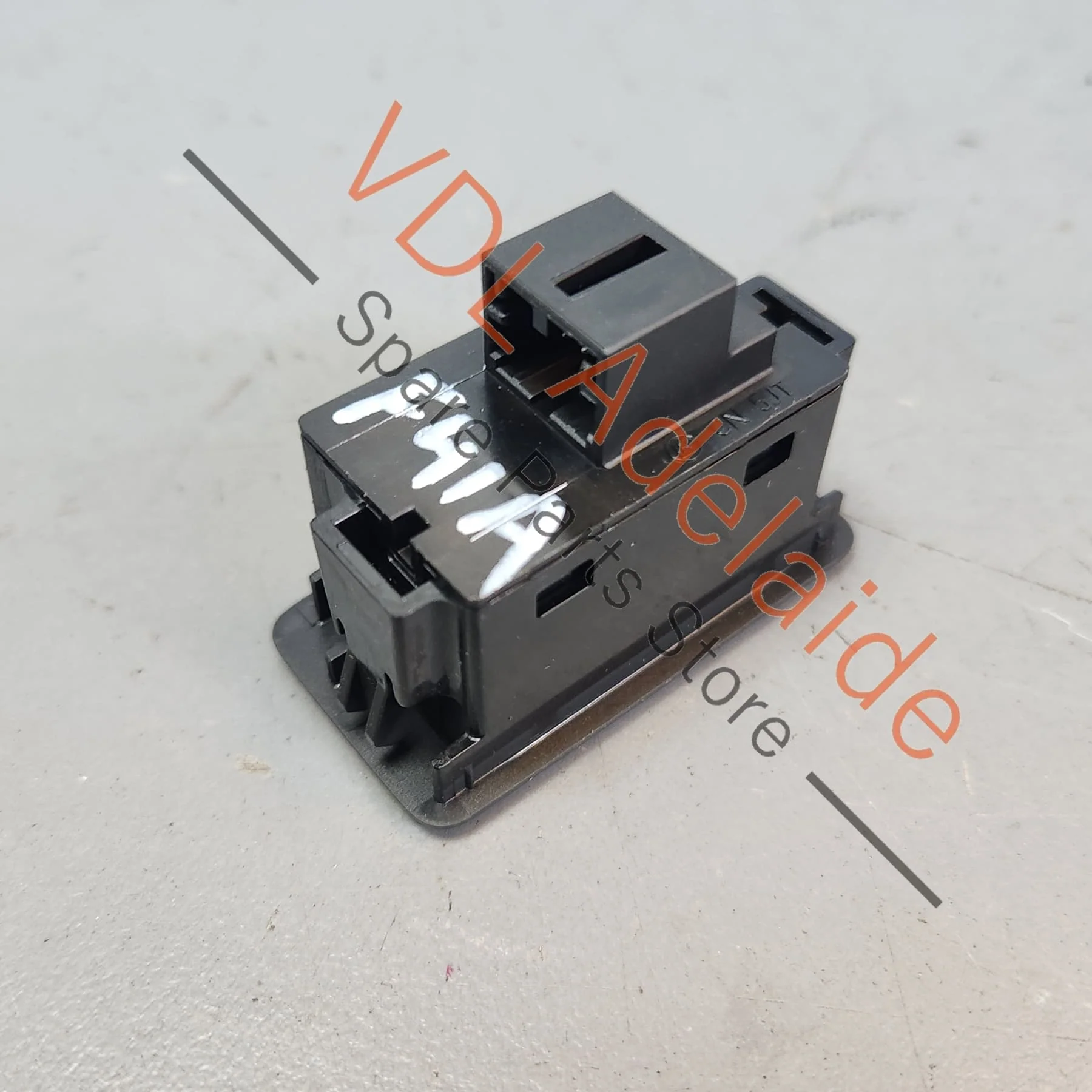 Audi A4 S4 B9 Electric Rear Hatch Tailgate Boot Close Button 4G0959831C 5PR - Image 5