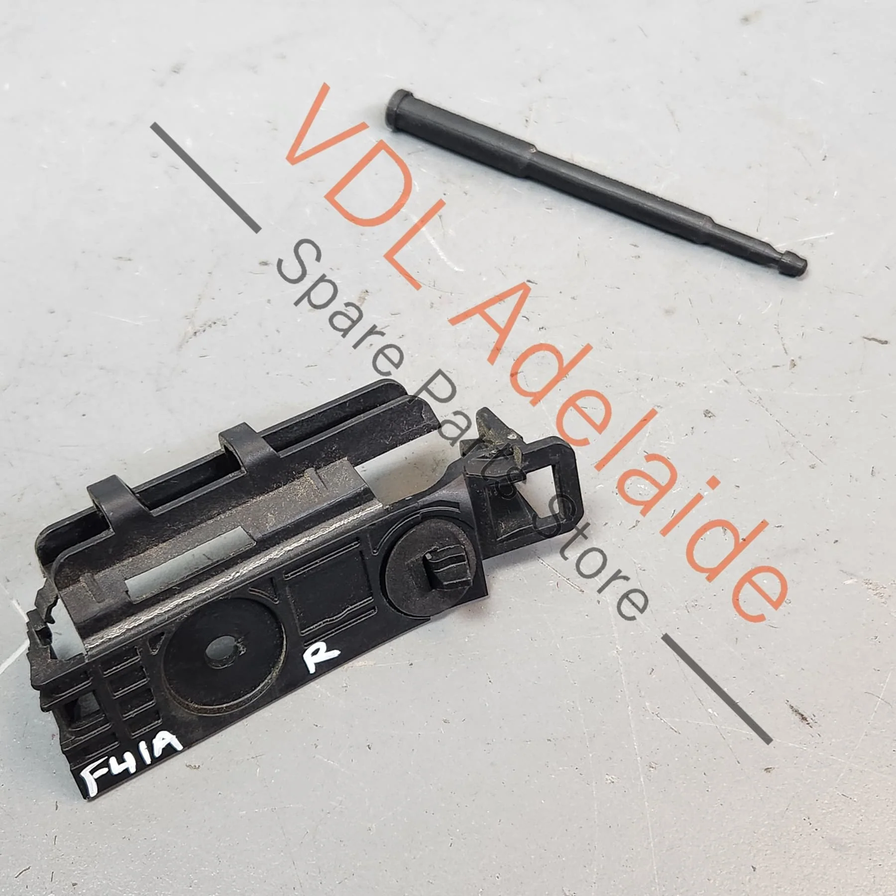 Audi A4 S4 Rear Right Bumper Retaining Bracket & Pin WHT007374 8W9807890B - Image 5