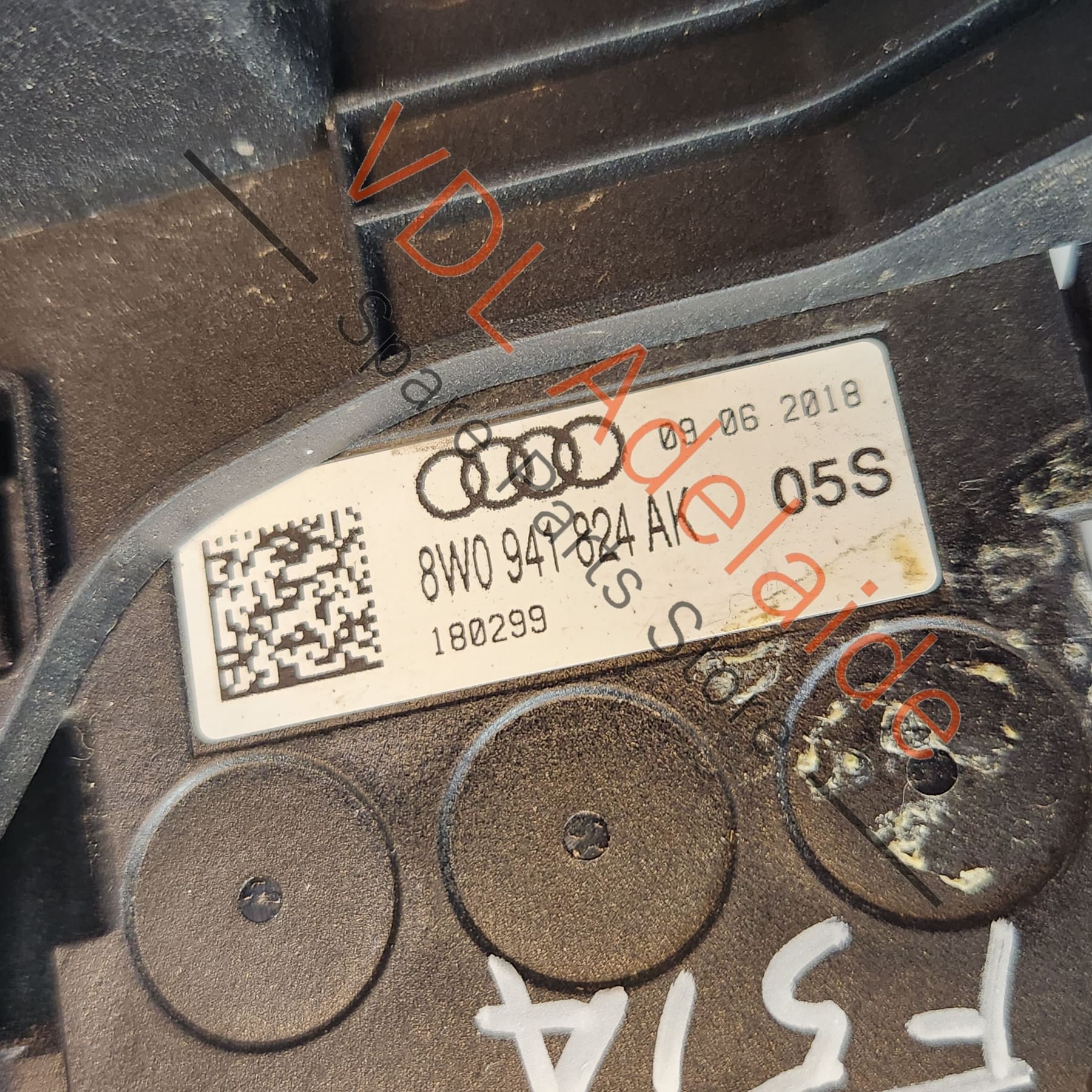 Audi Battery Distribution Fuse Board with Supression Condenser 8W0941823E - Image 2