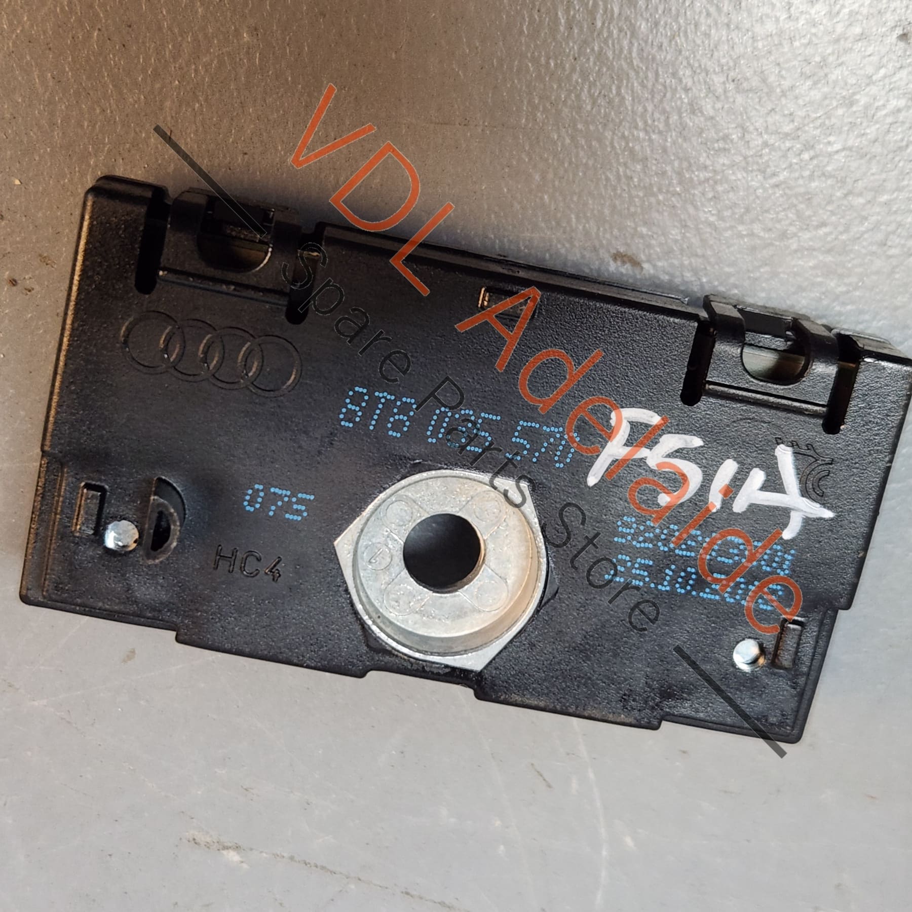 Audi Antenna Noise Disturbance Suppressor 8T8035570 - Image 2