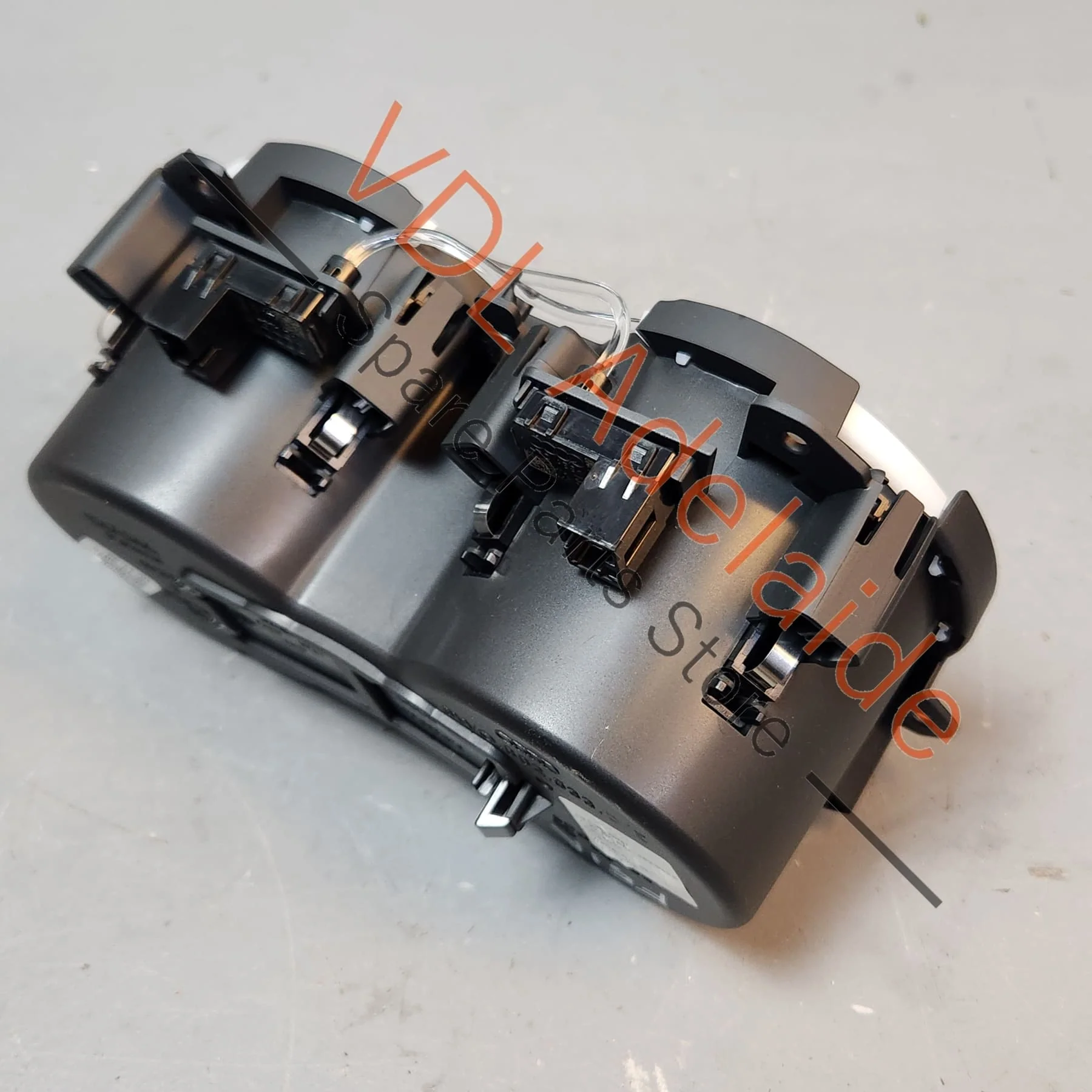 Audi RS5 F5 B9 Centre Console Drinks Holder w Fibre Optic Lighting 8W0862533E - Image 4