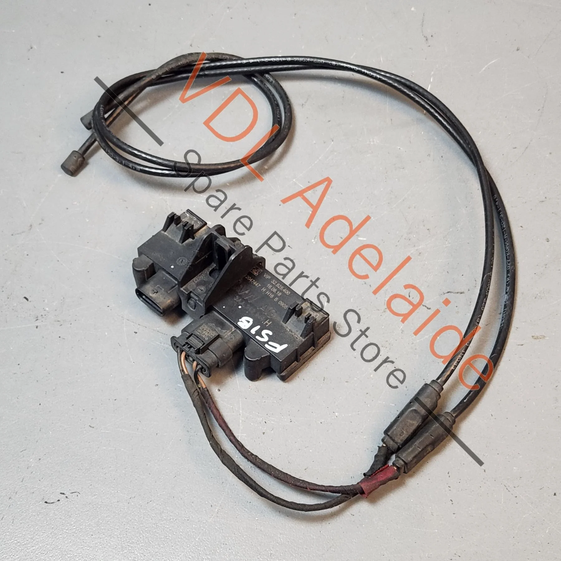 Audi A5 F5 Keyless Entry Control Unit for Boot Trunk Opening w Sensor Line 3AA962243H 8W0962239 - Image 2