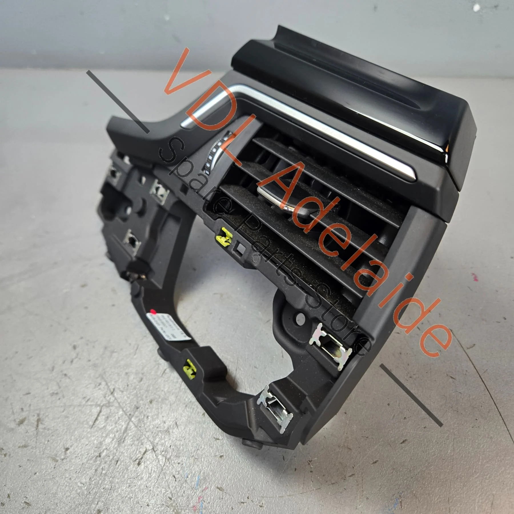 Audi A4 A5 B9 RHS Right Dashboard Air Vent for Air Conditioning 8W0820902C - Image 2