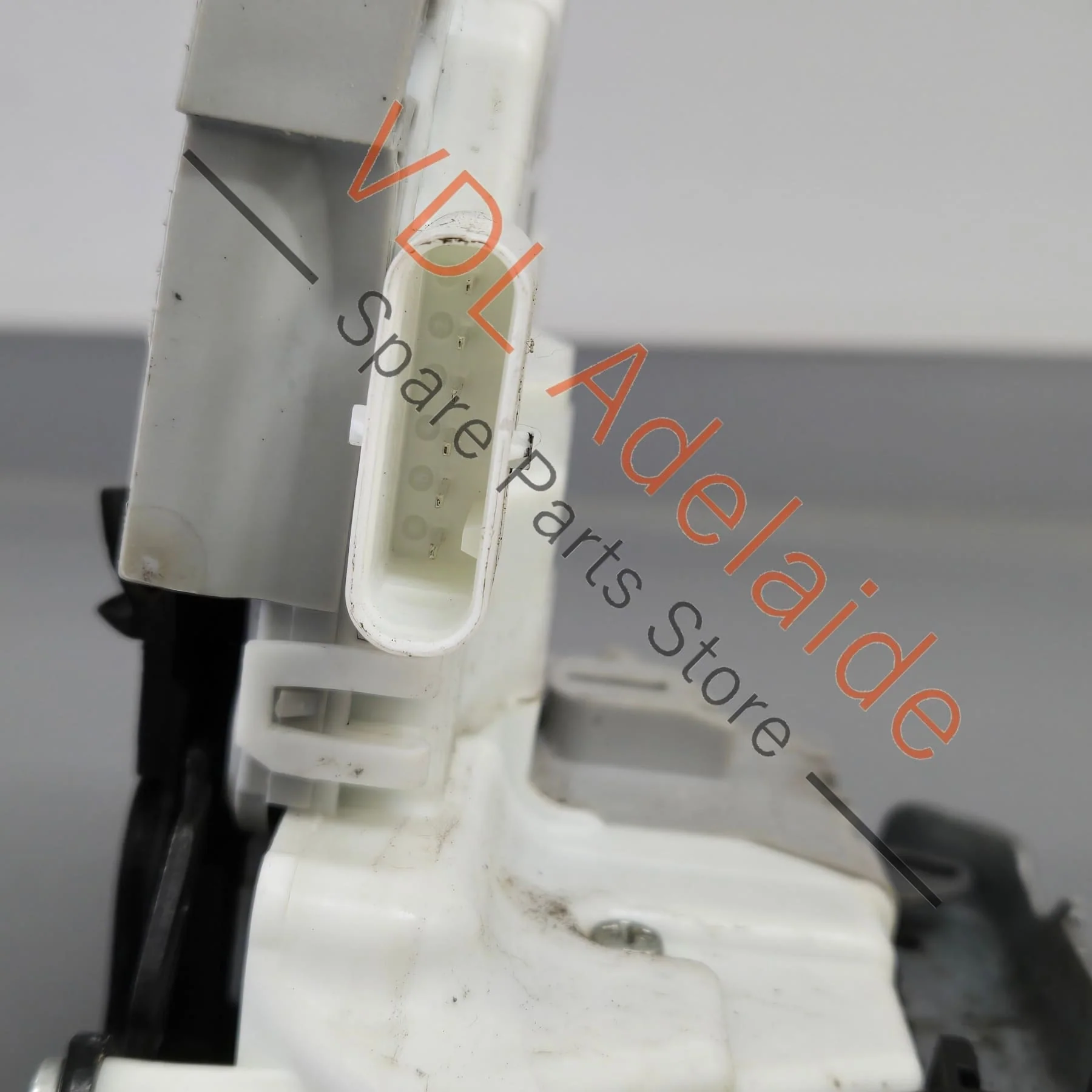 Audi VW Door Lock Left 8X2837015B - Image 4