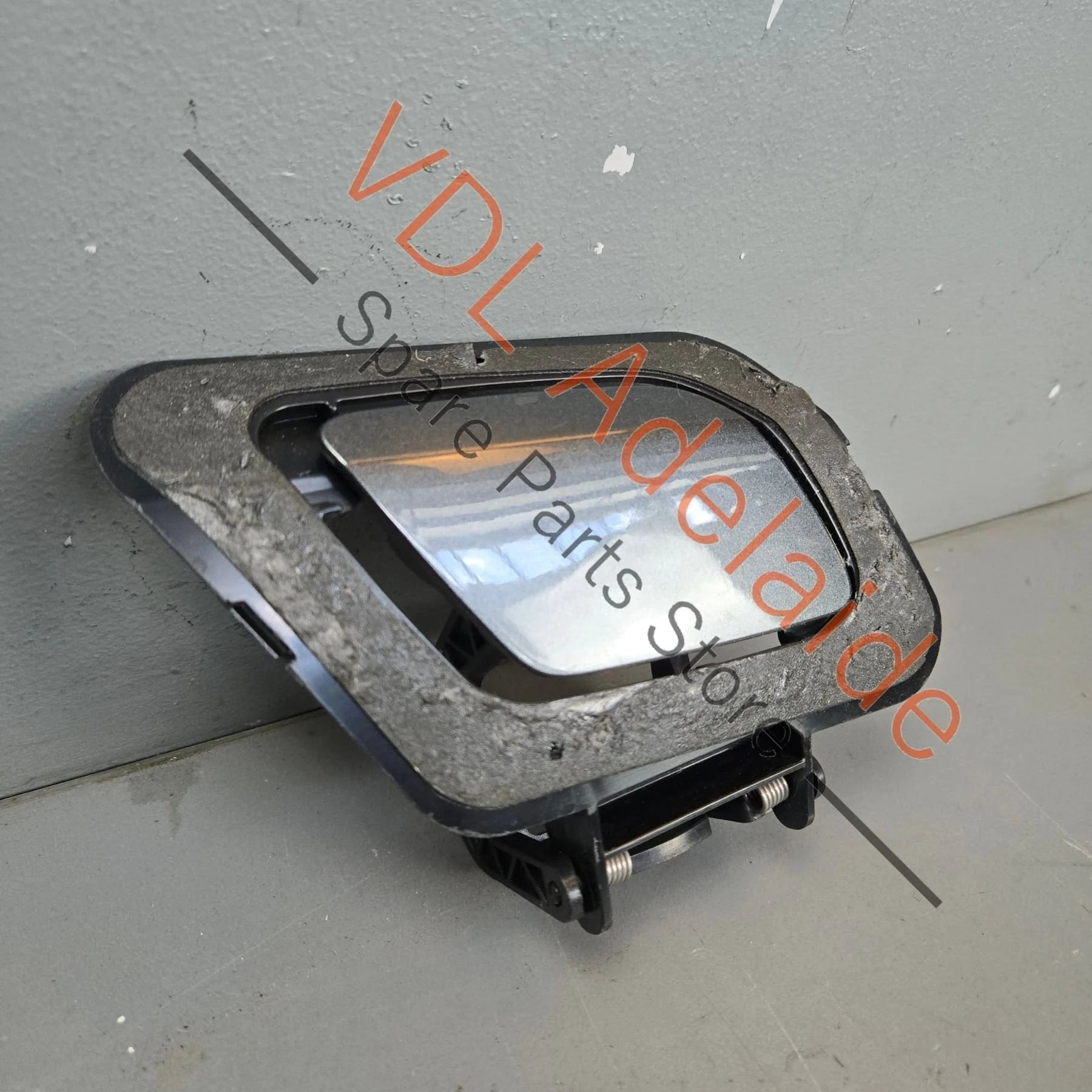 Audi RS4 RS5 Front Bumper Headlight Washer Cover and mounting bracket assembly Right 8W6807788B 8W6955276B - Image 2