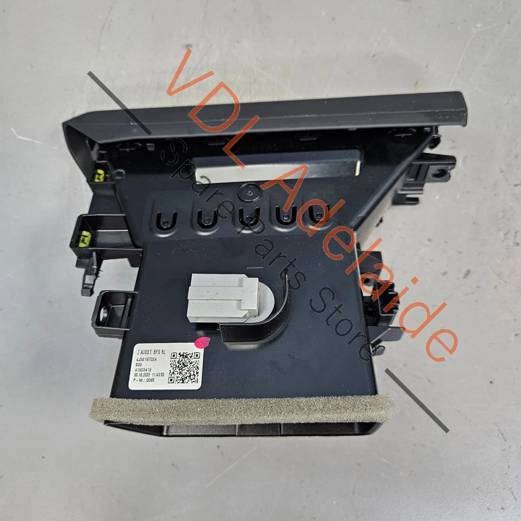 Audio e-Tron Passenger Side Dashboard Air Vent 4J3819702A - Image 4