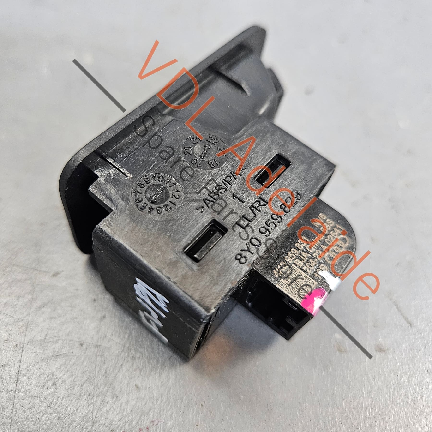 Genuine Audi e-Tron Boot Lock Open Switch Button 4K0959831 NV6 - Image 4