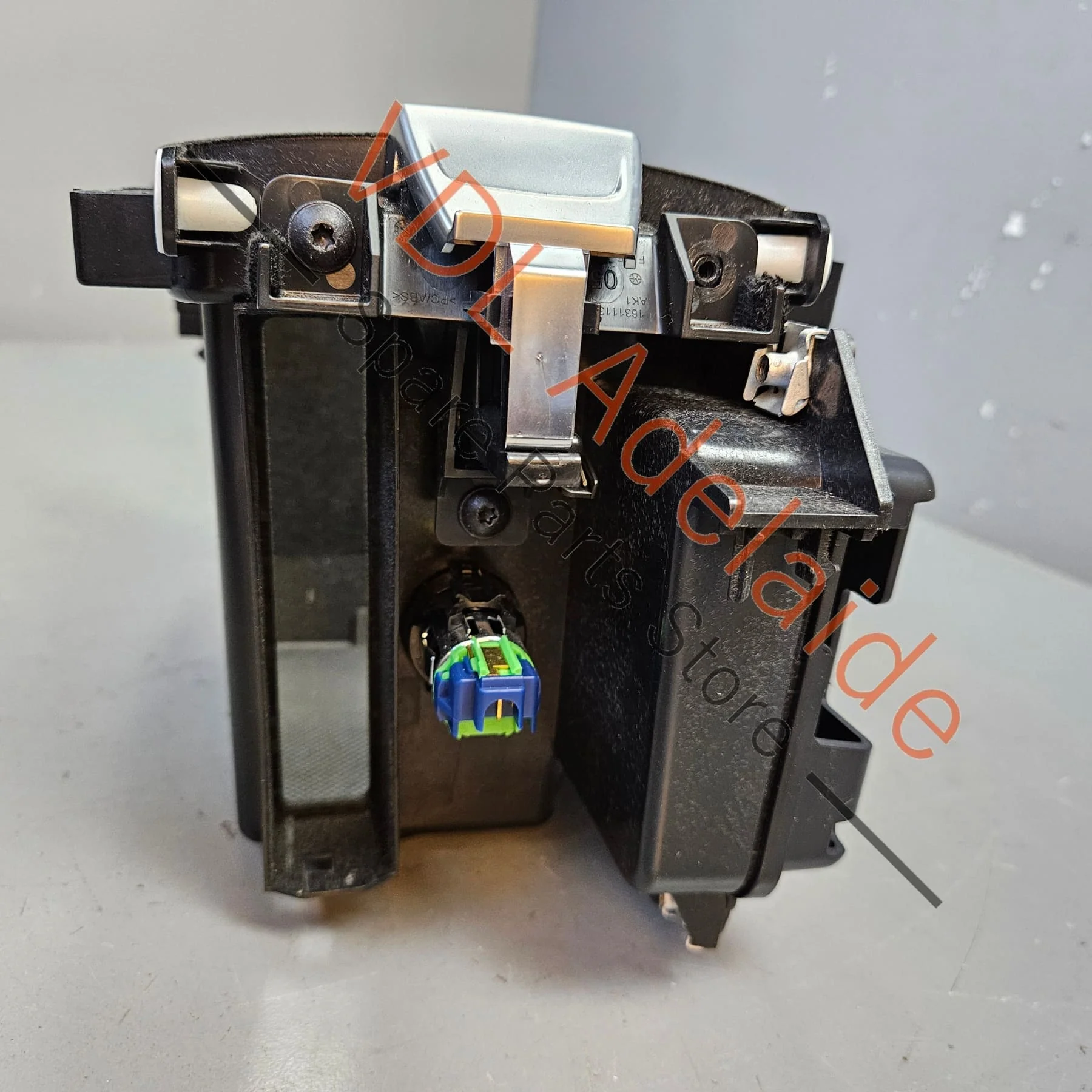 Audi e-Tron GT Centre Storage Compartment w Release Button 4J3863075 3Q7 under Arm Rest 4J3858021 4PK - Image 11