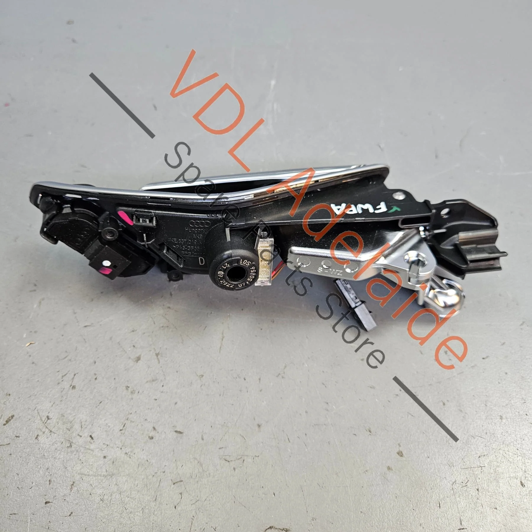 Audi e-Tron Interior Door Handle Pull Left Front 4KE837019D 4PK - Image 4